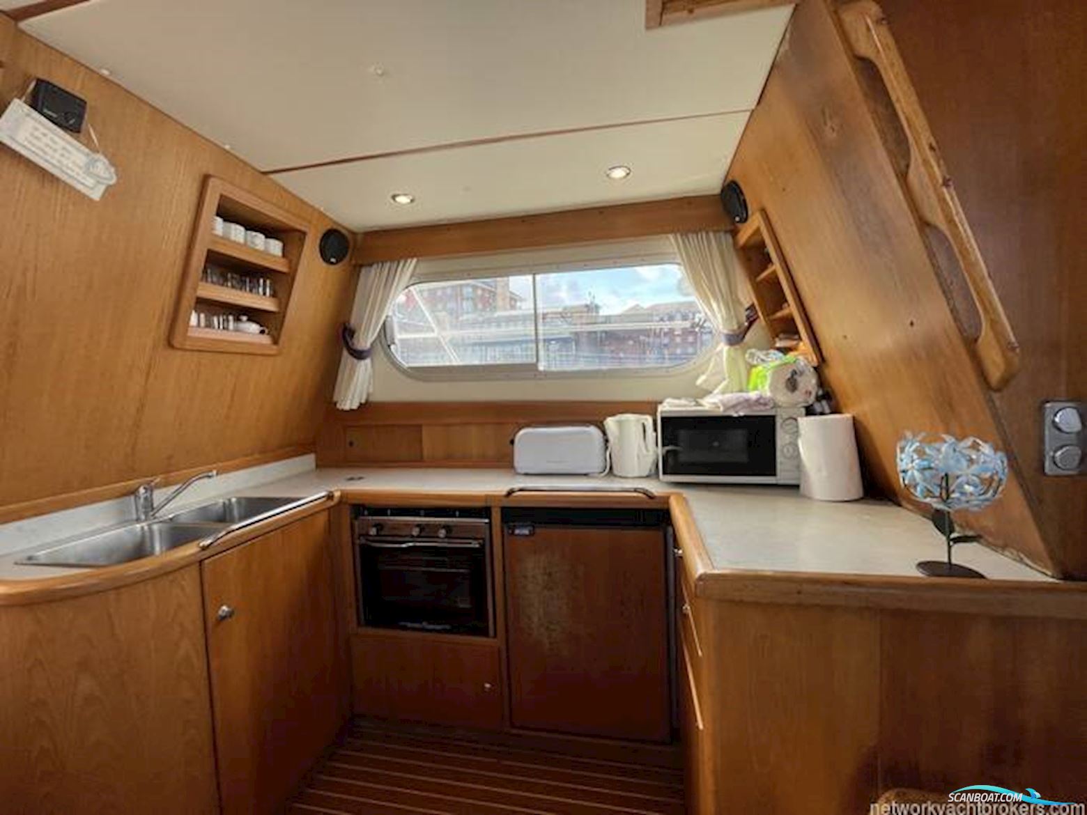 Nimbus 380 Commander