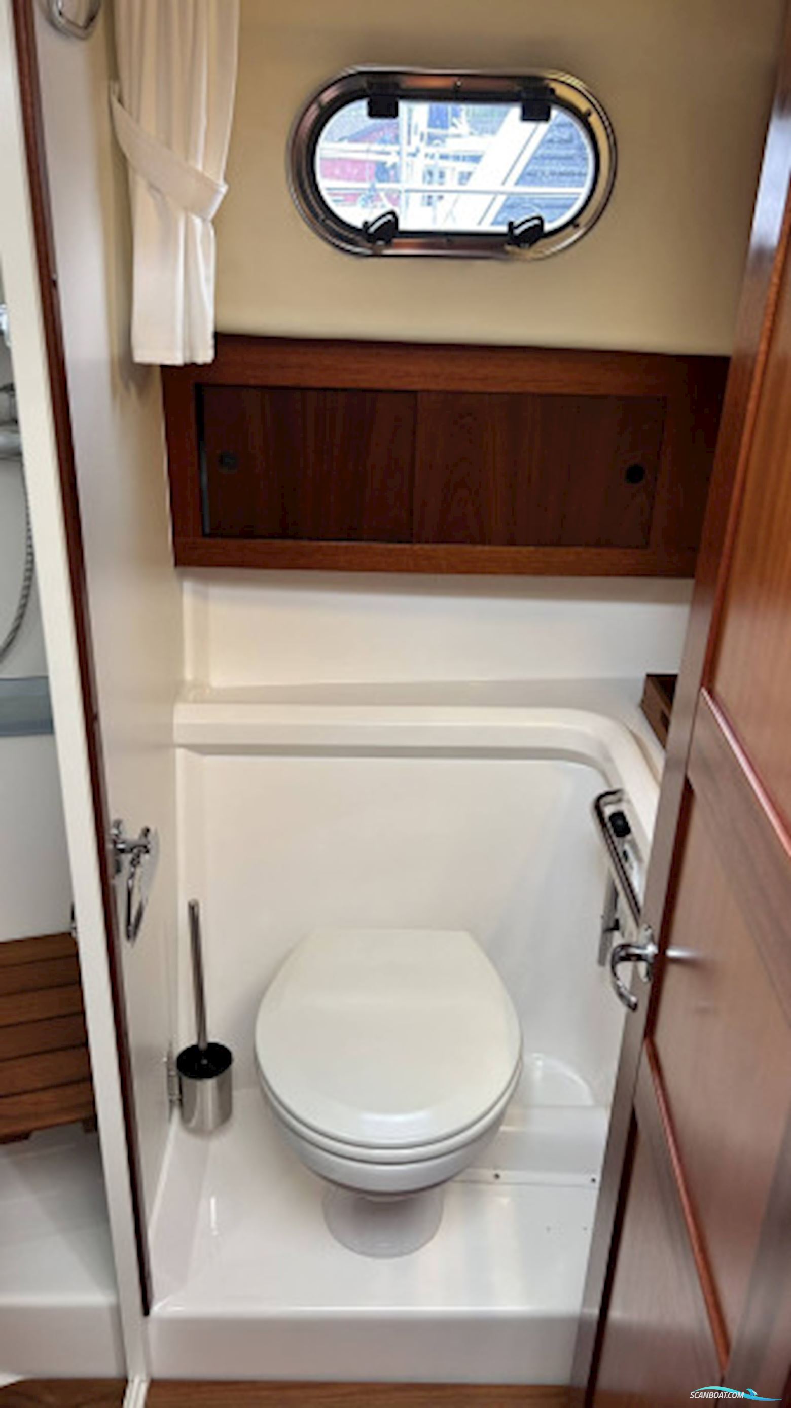 Nimbus 380 Commander