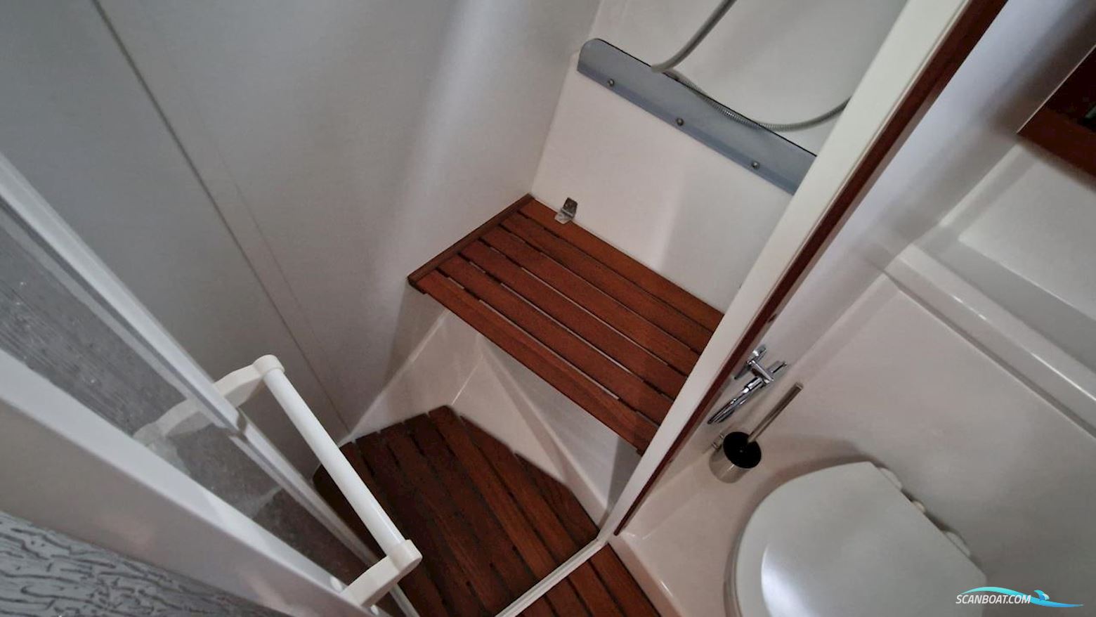 Nimbus 380 Commander