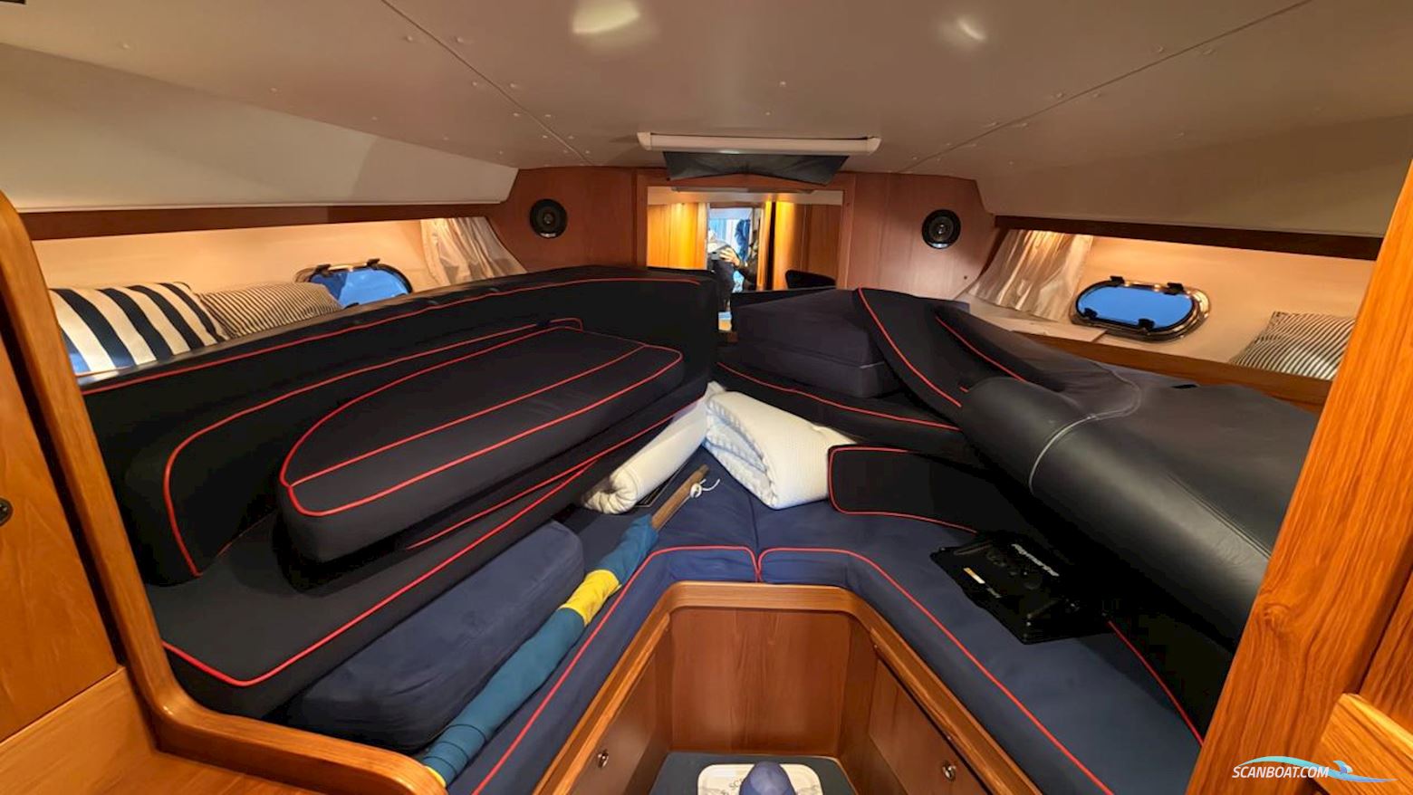 Nimbus 380 Commander