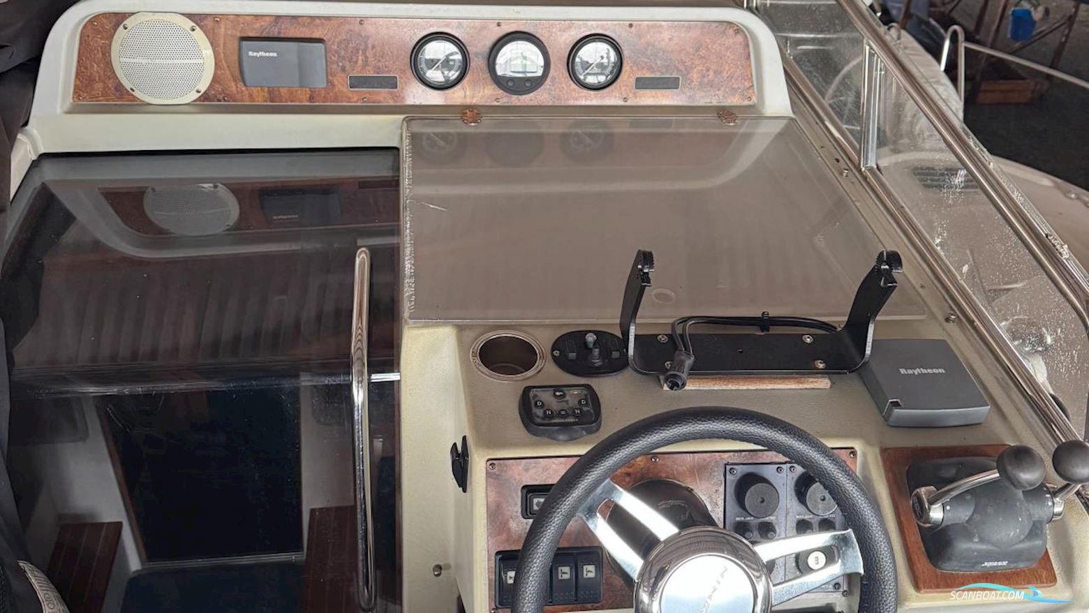 Nimbus 380 Commander