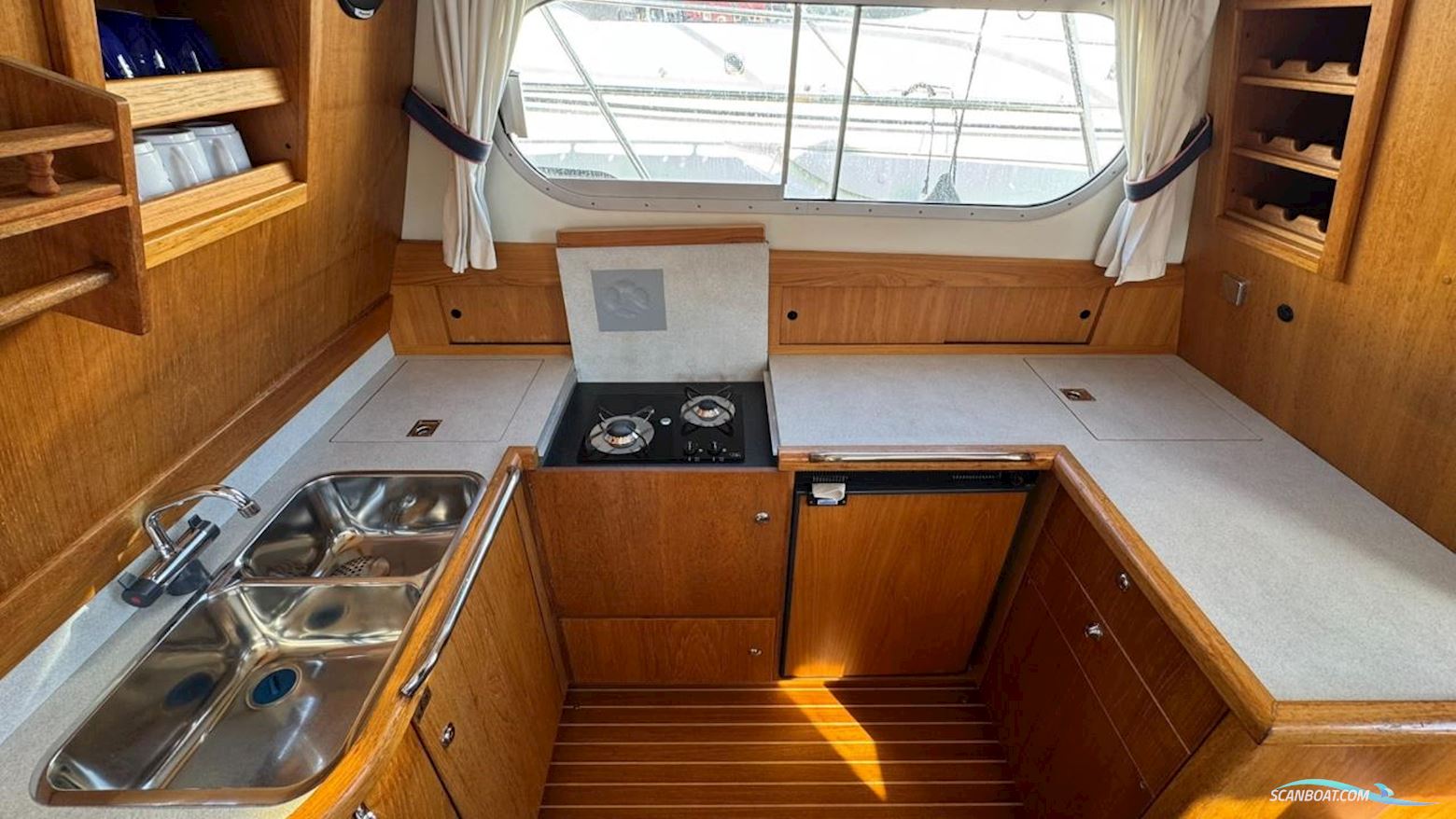 Nimbus 380 Commander