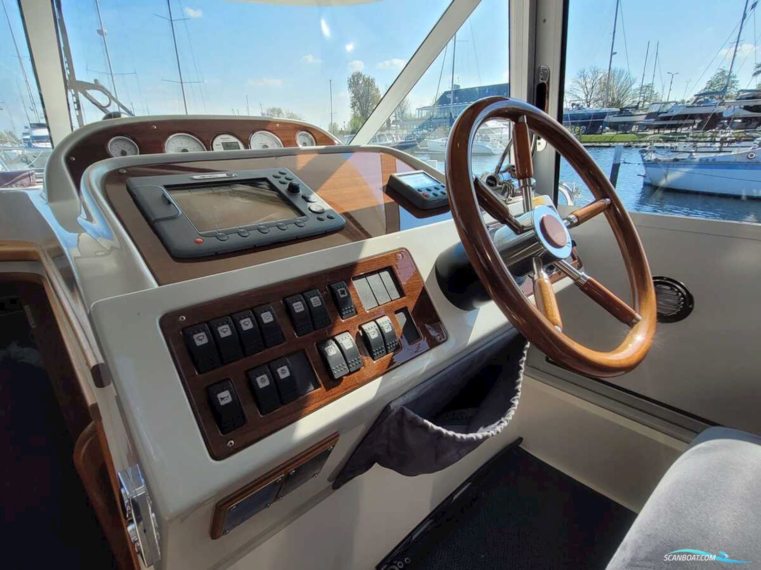 Nimbus 380 Commander