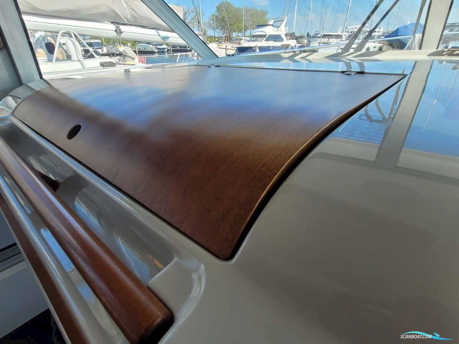 Nimbus 380 Commander