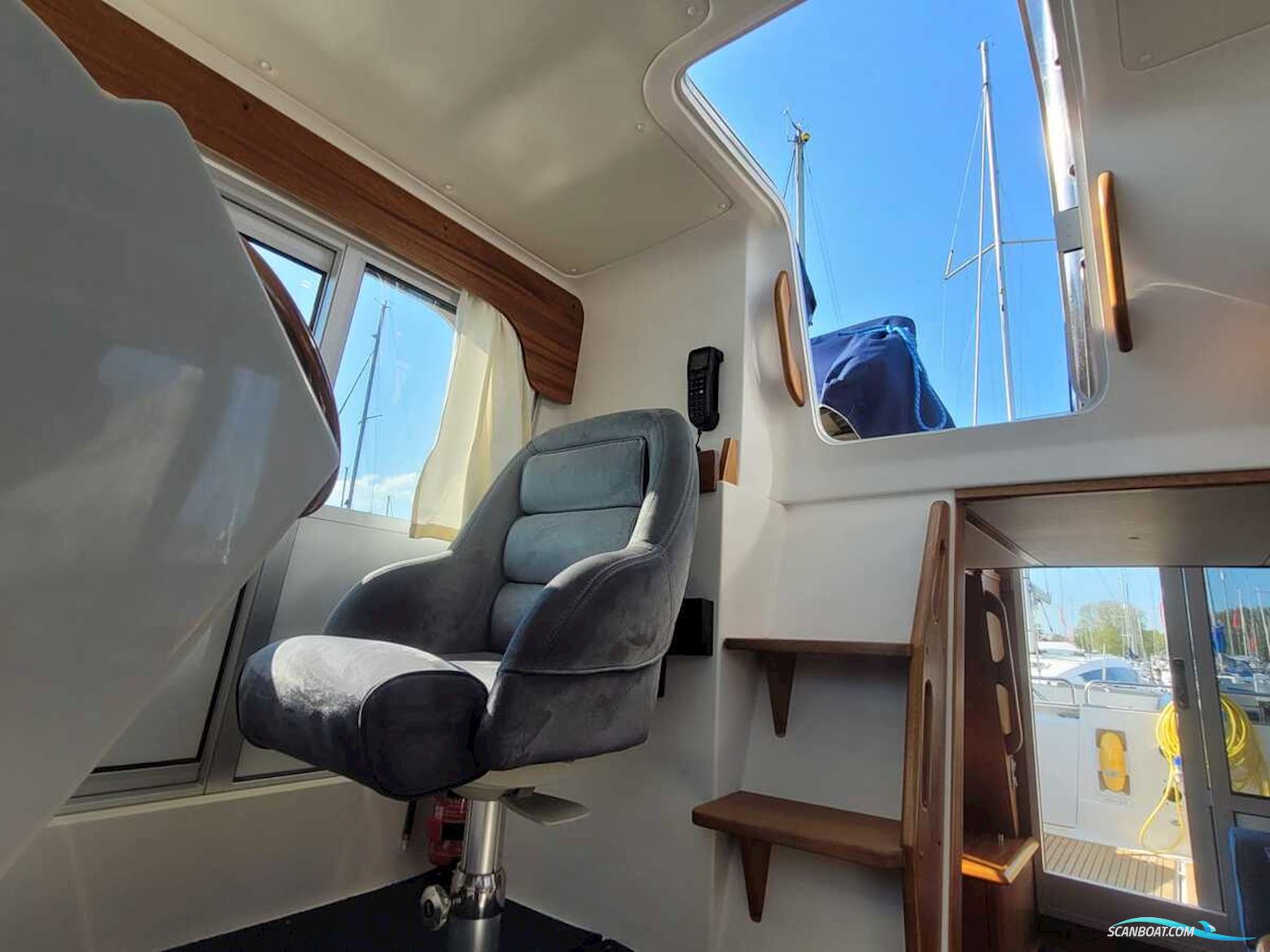 Nimbus 380 Commander