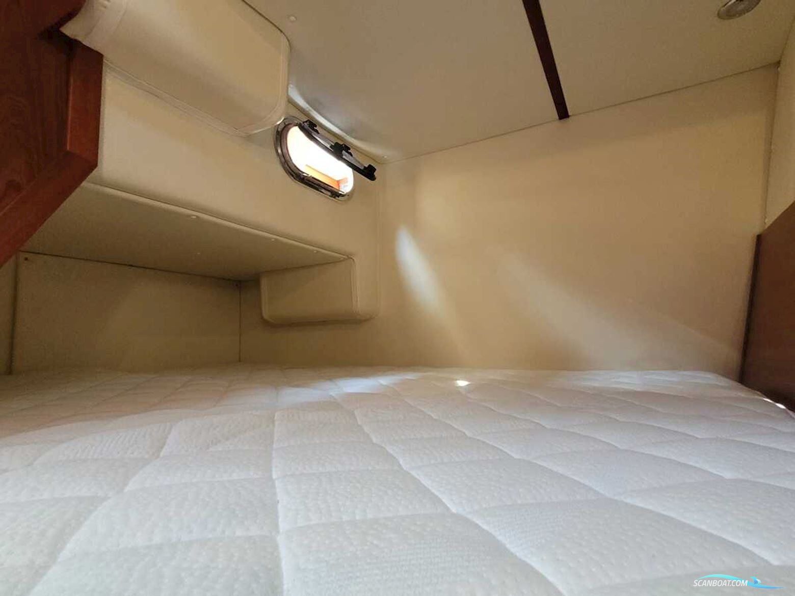 Nimbus 380 Commander