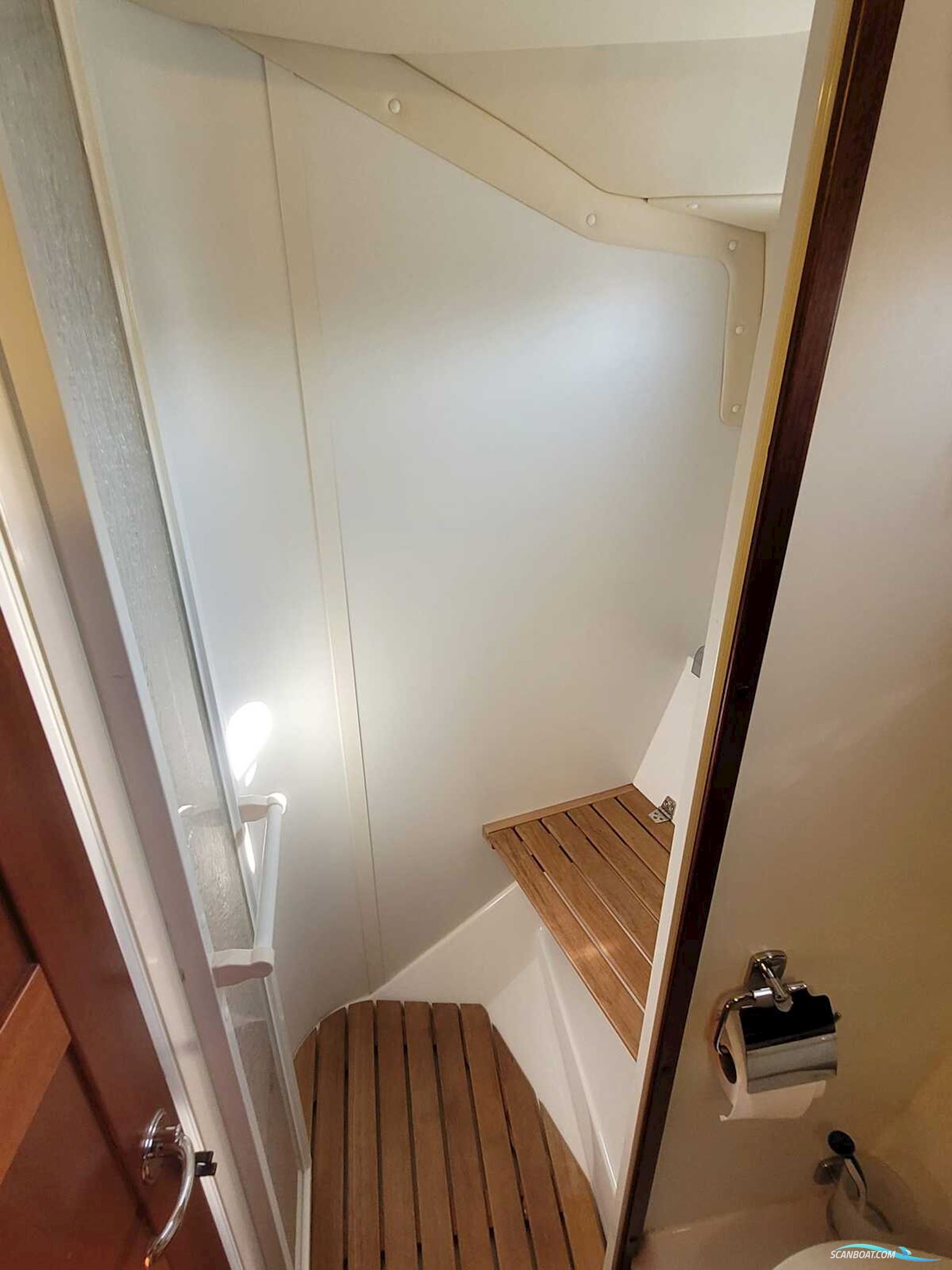 Nimbus 380 Commander