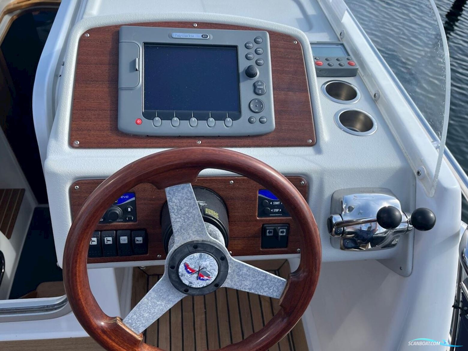 Nimbus 380 Commander