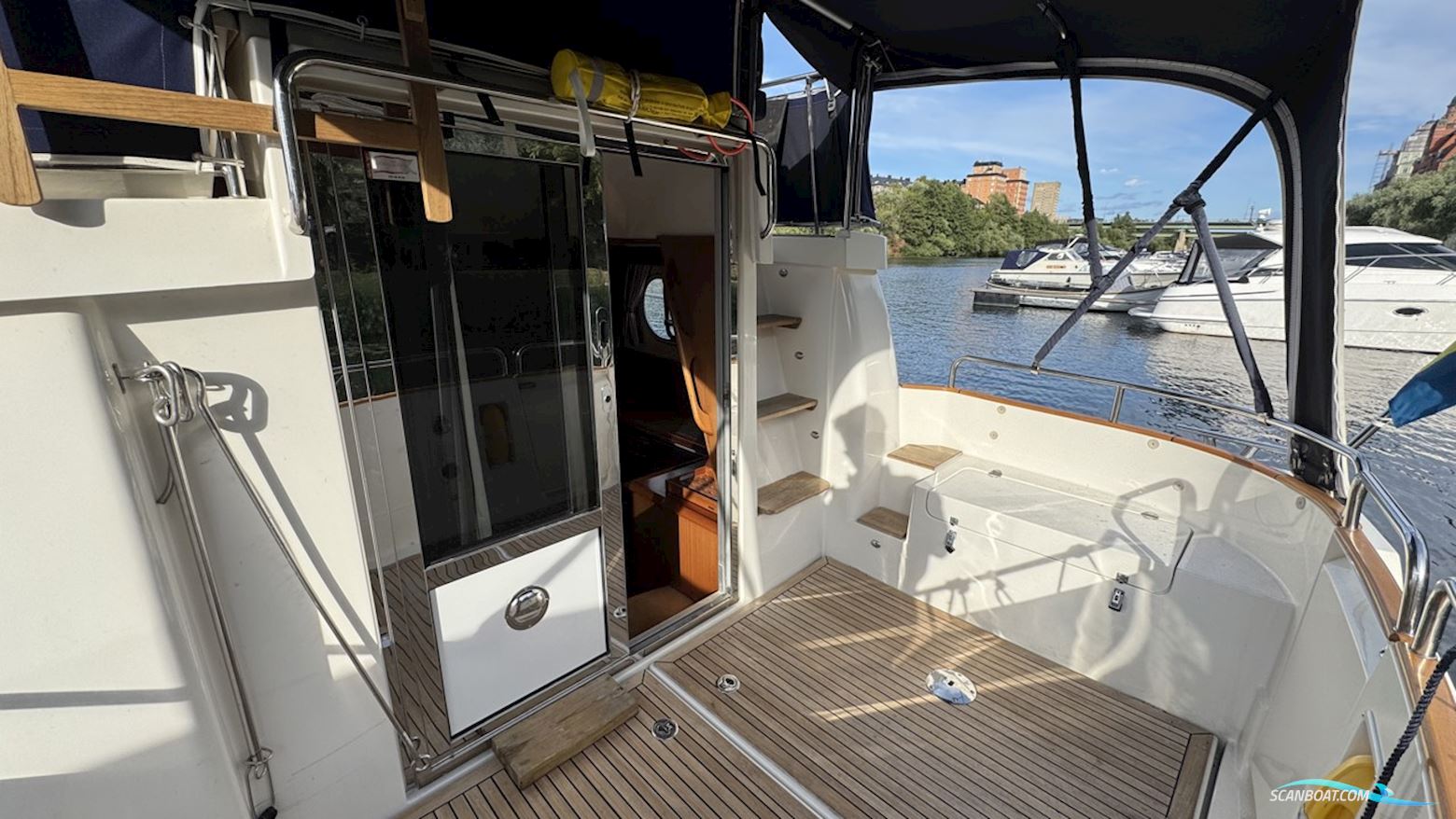 Nimbus 380 Commander