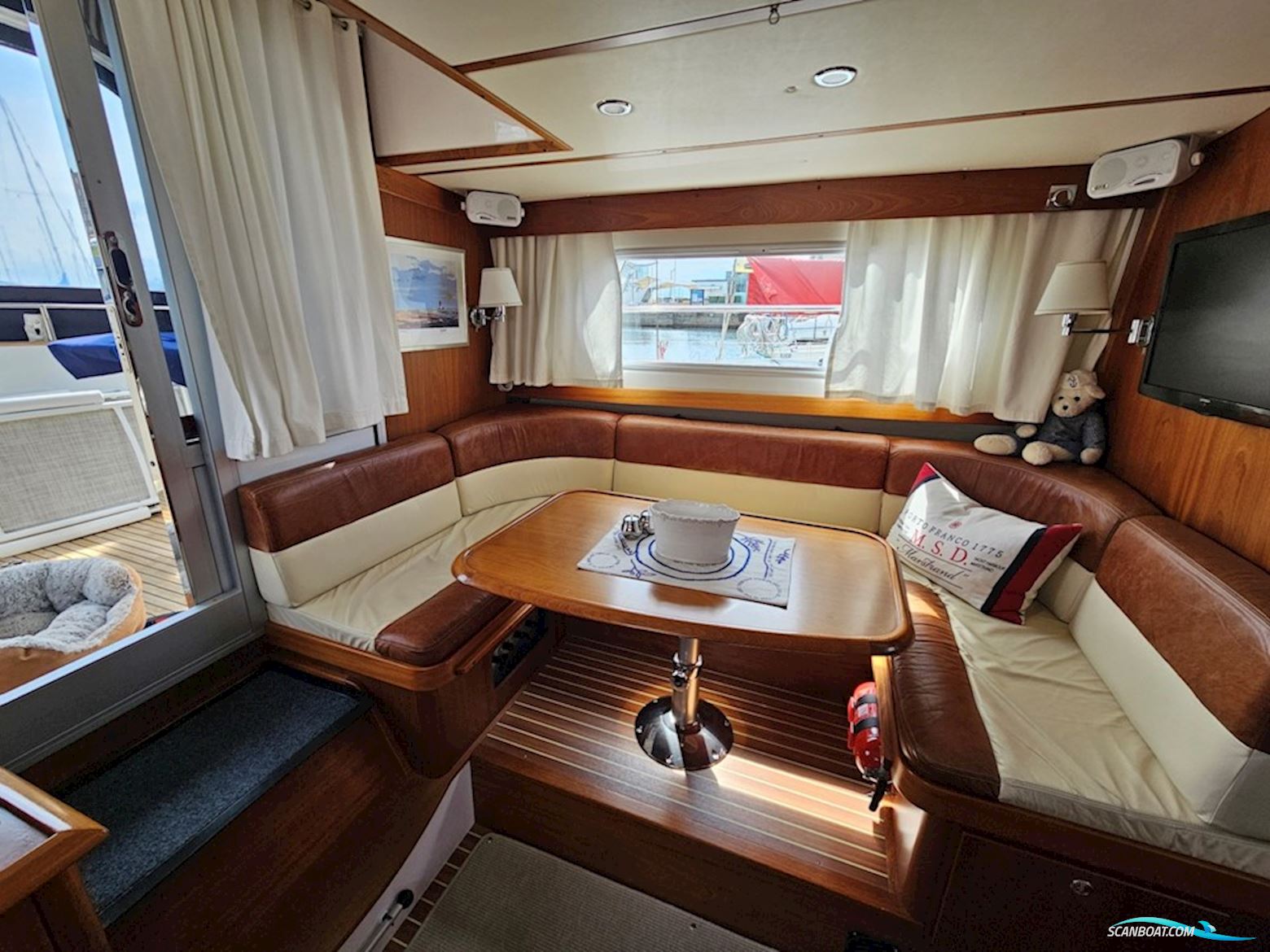 Nimbus 380 Commander