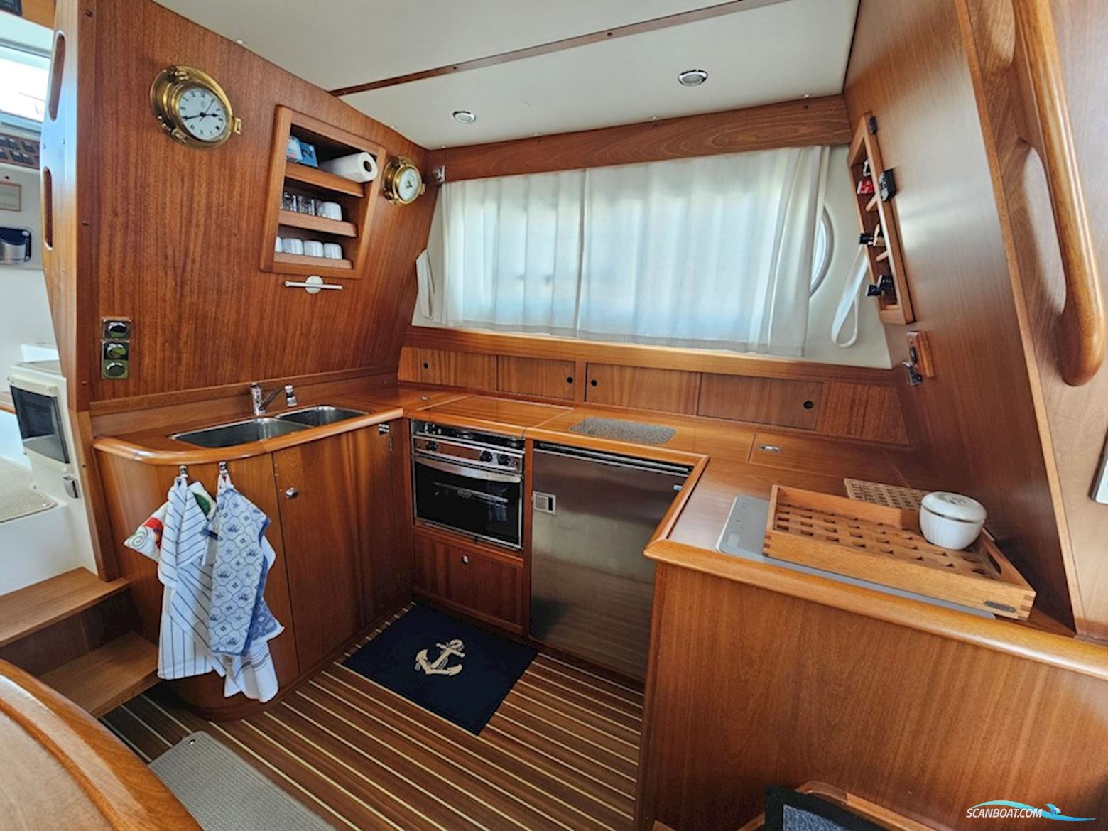 Nimbus 380 Commander