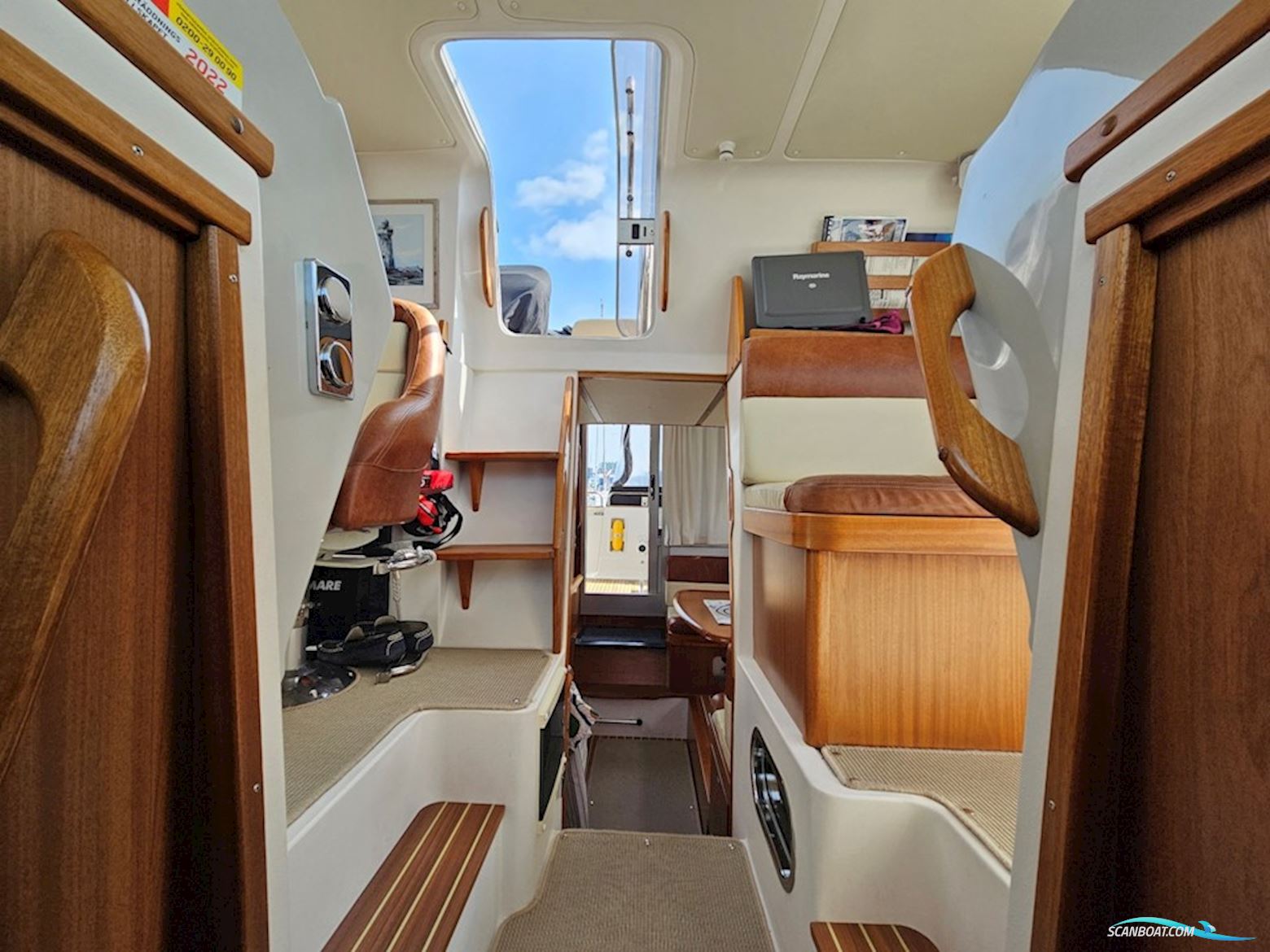 Nimbus 380 Commander