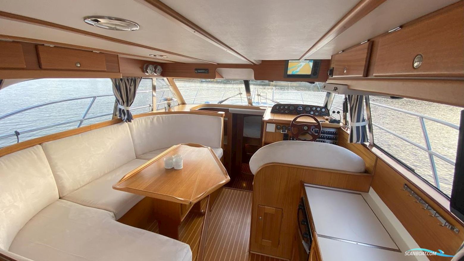 NORD WEST 390 FLYBRIDGE