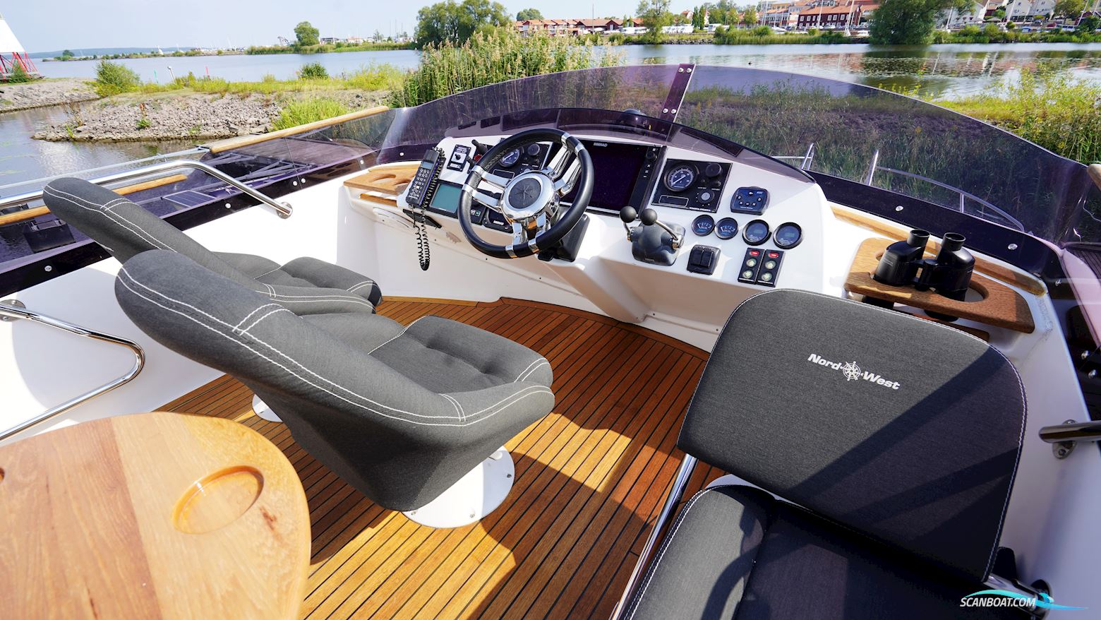 Nord West 390 Flybridge