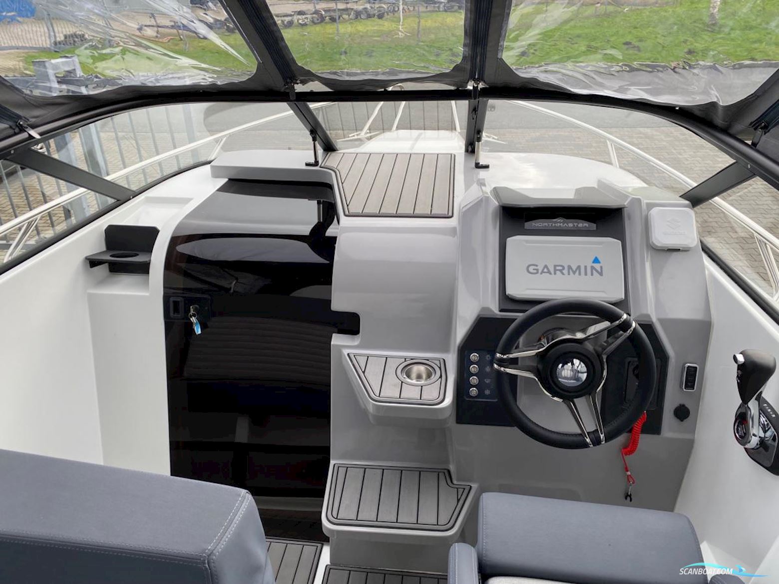 NorthMaster 685 Cabin