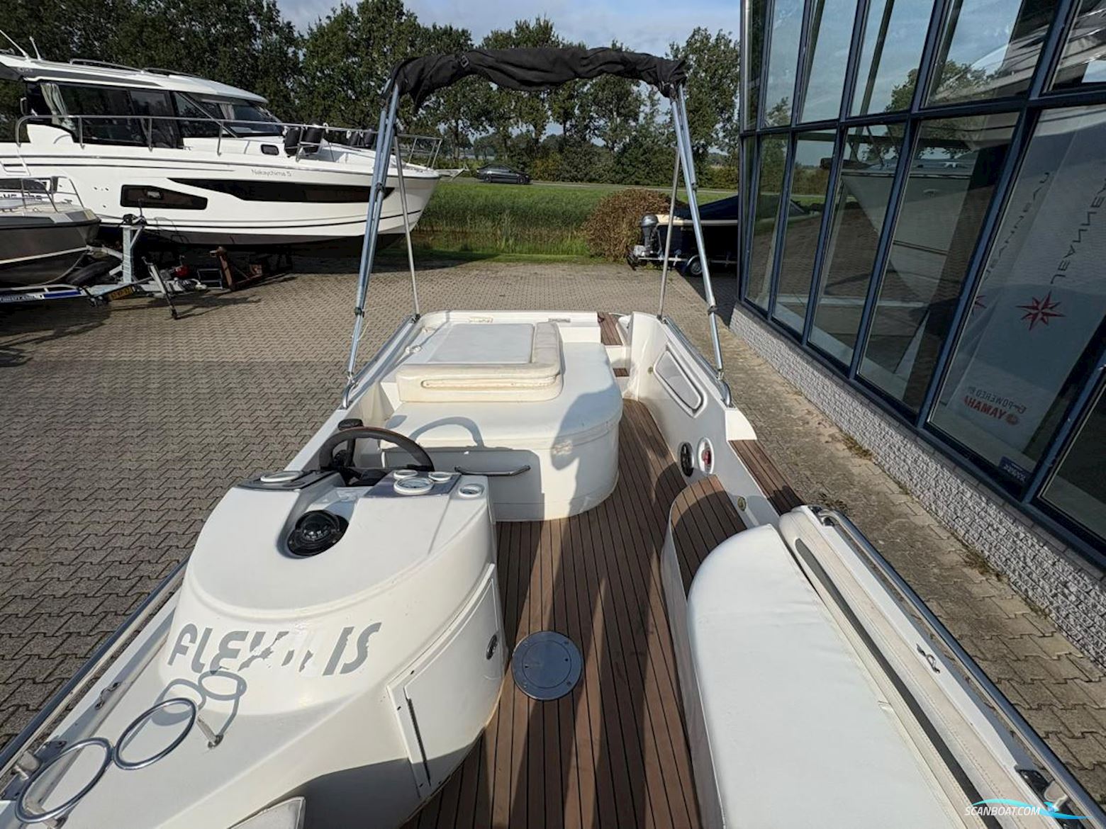 Novurania Custom Line 600