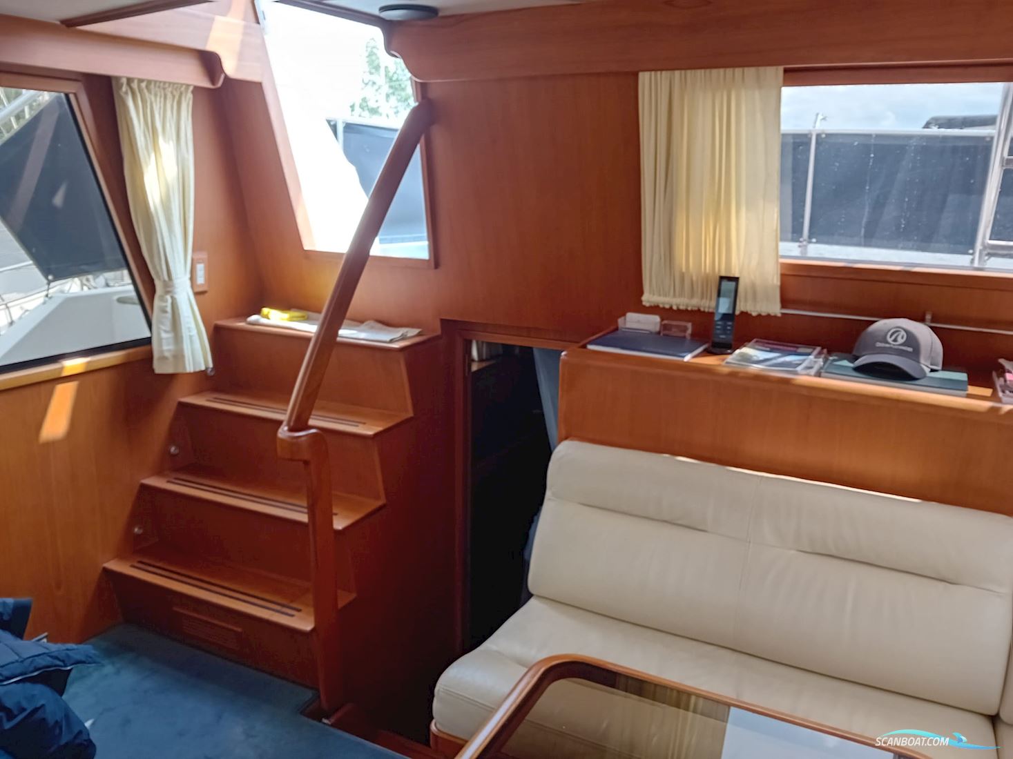 Ocean Alexander 440 Cockpit Motor Yacht