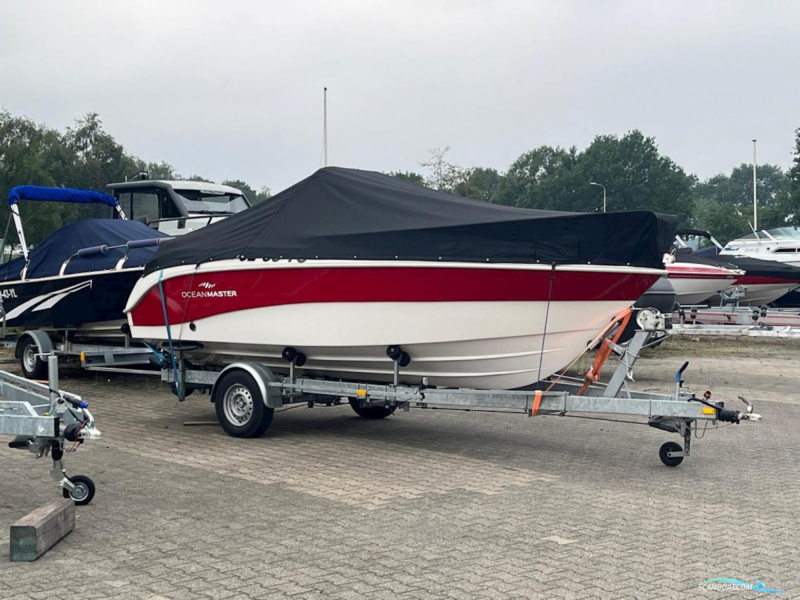 Ocean Master 550 Center Console