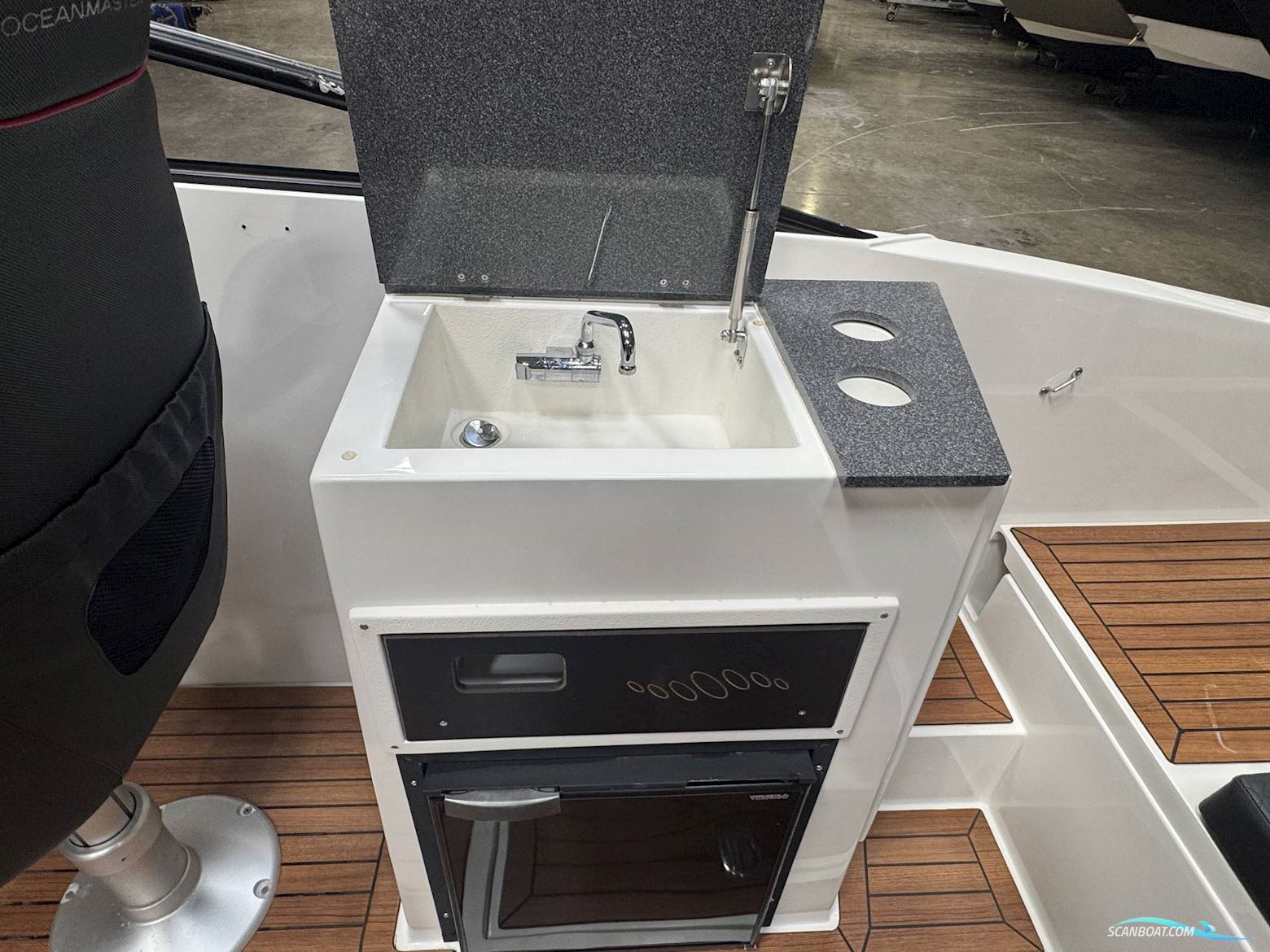 Oceanmaster 680DC m/ 250 Honda 4-Takt Kun 60 Timer