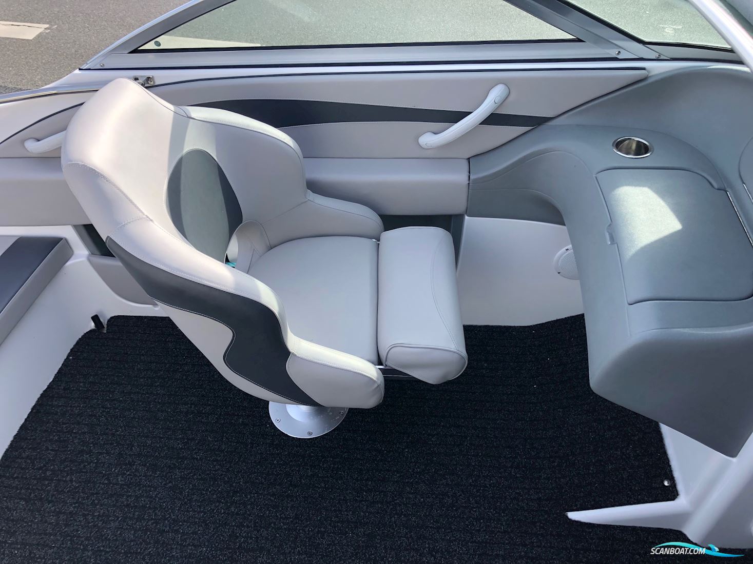 Olympic 580 Bowrider Med Mercury 115 hk CT