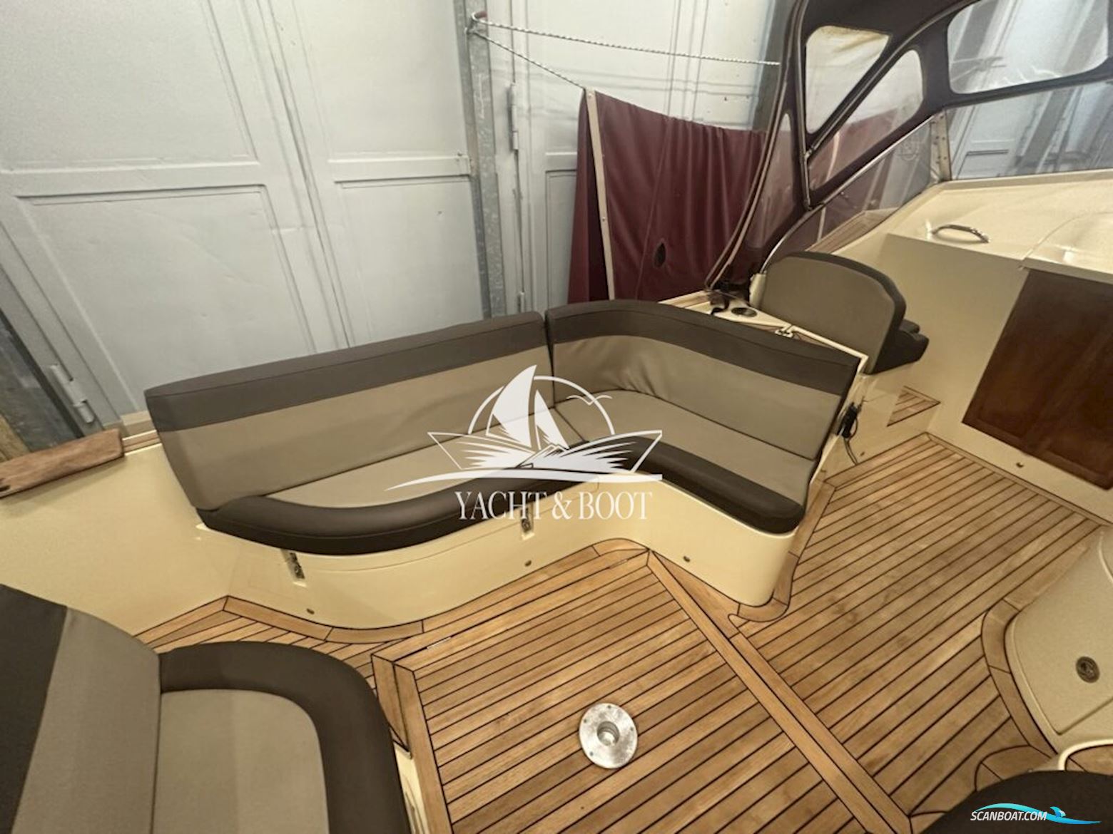 Oud Huijzer 700 Cabine