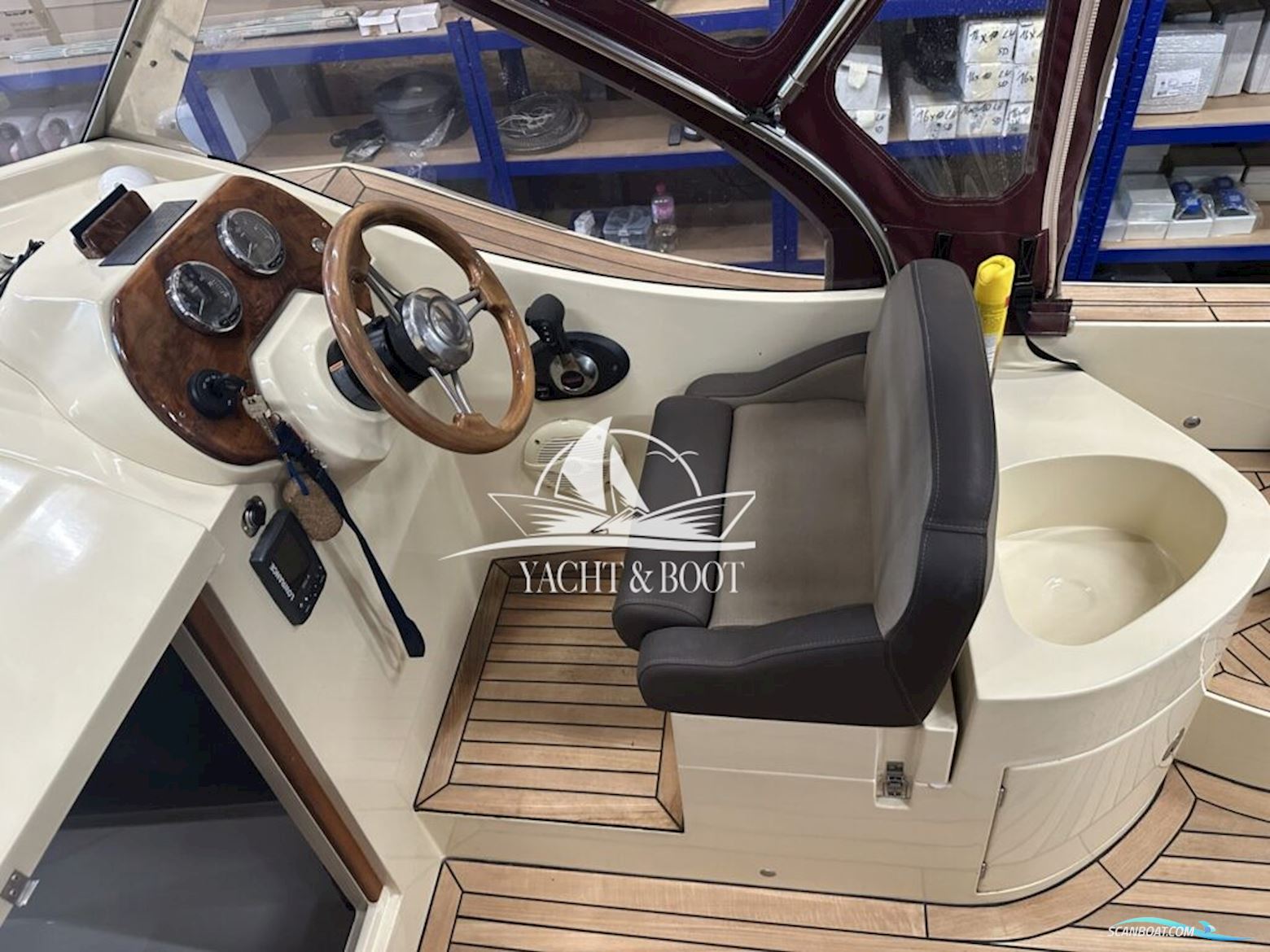 Oud Huijzer 700 Cabine