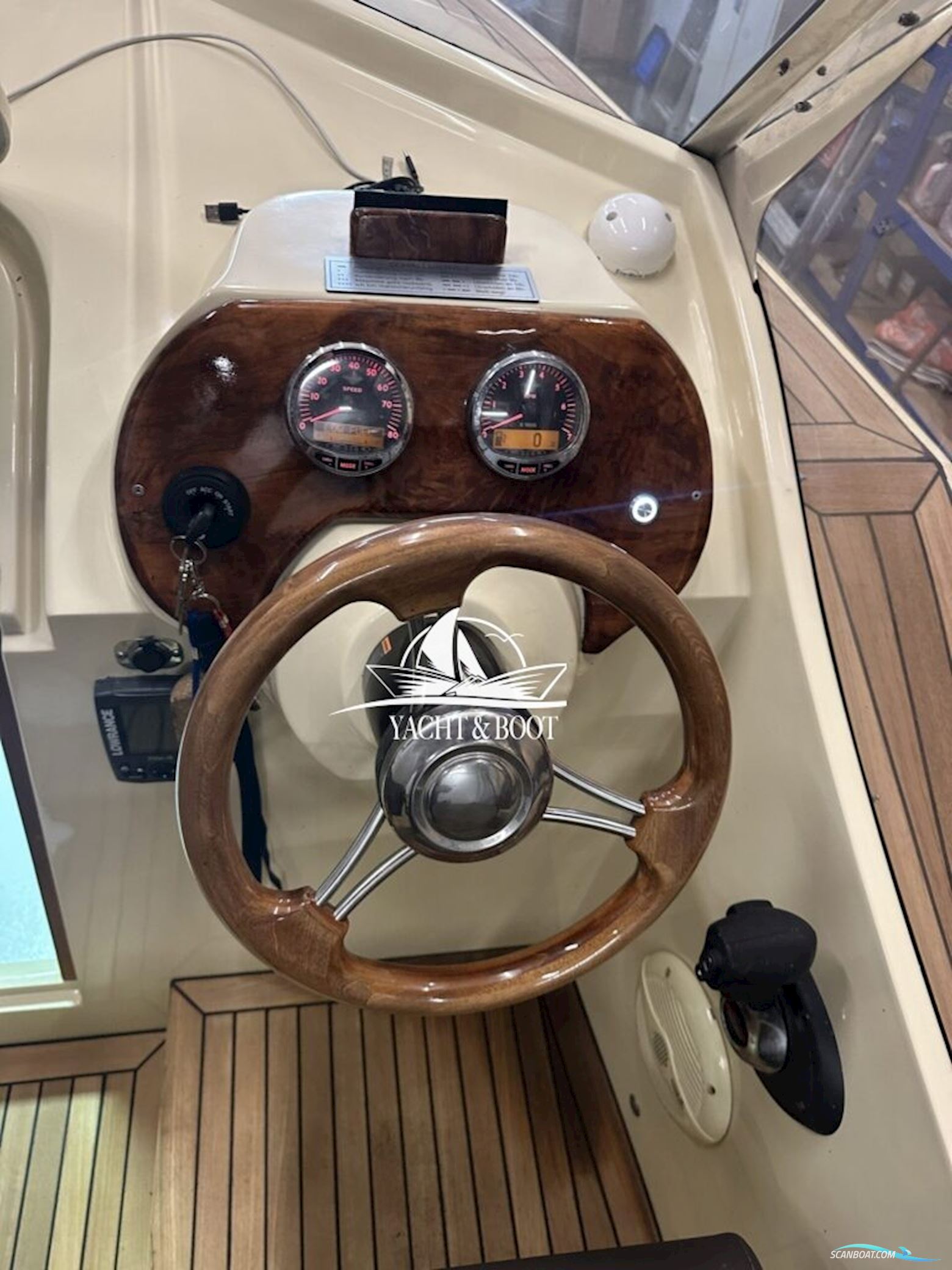 Oud Huijzer 700 Cabine