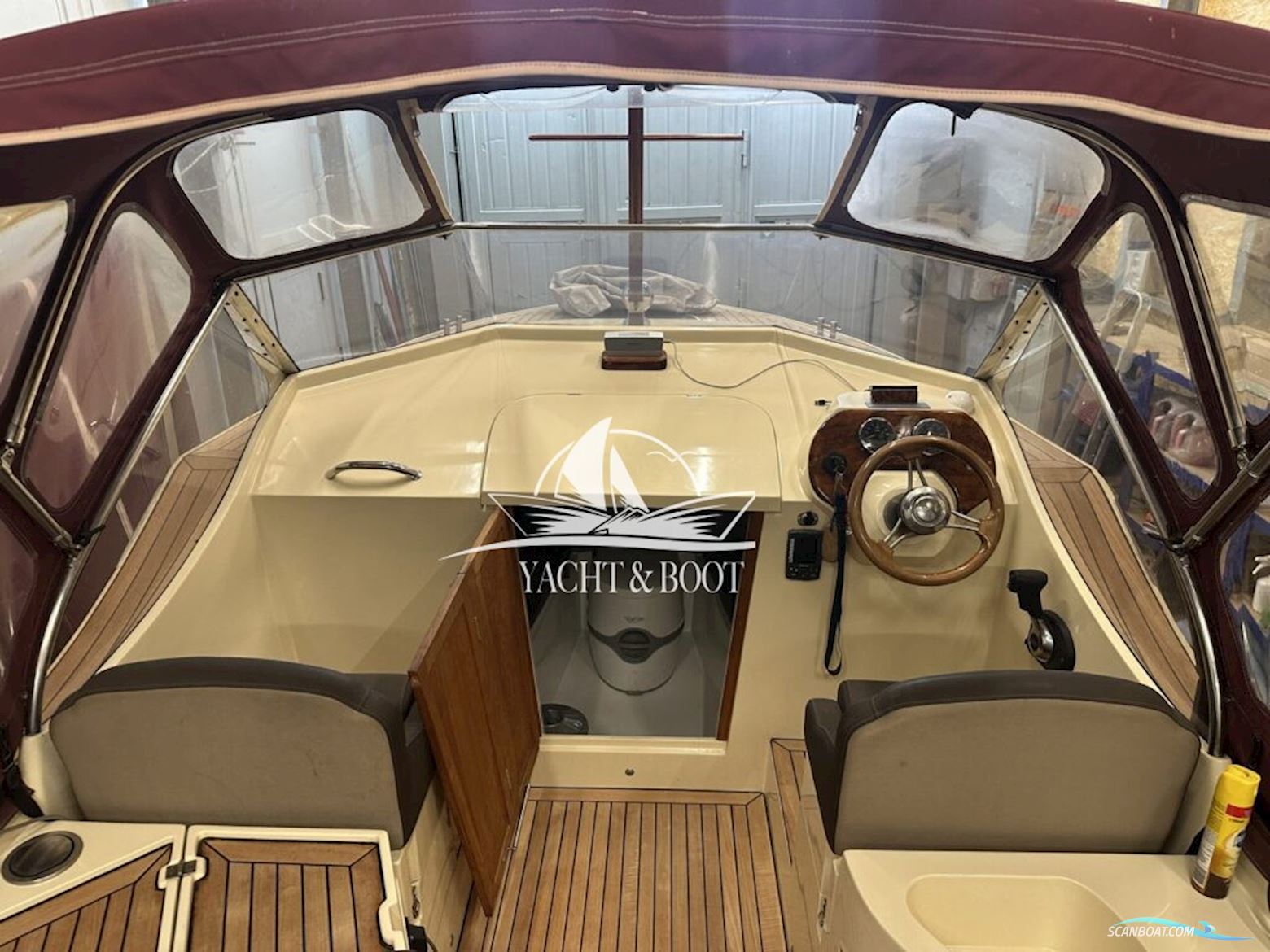 Oud Huijzer 700 Cabine