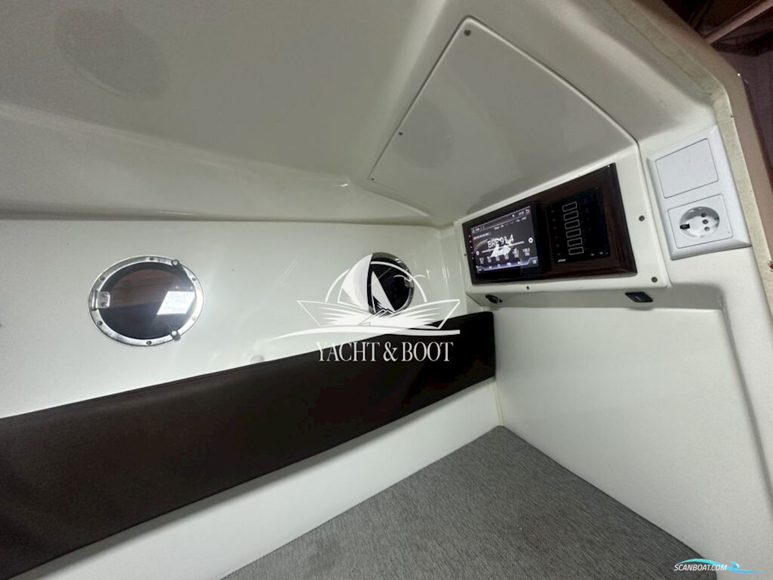 Oud Huijzer 700 Cabine