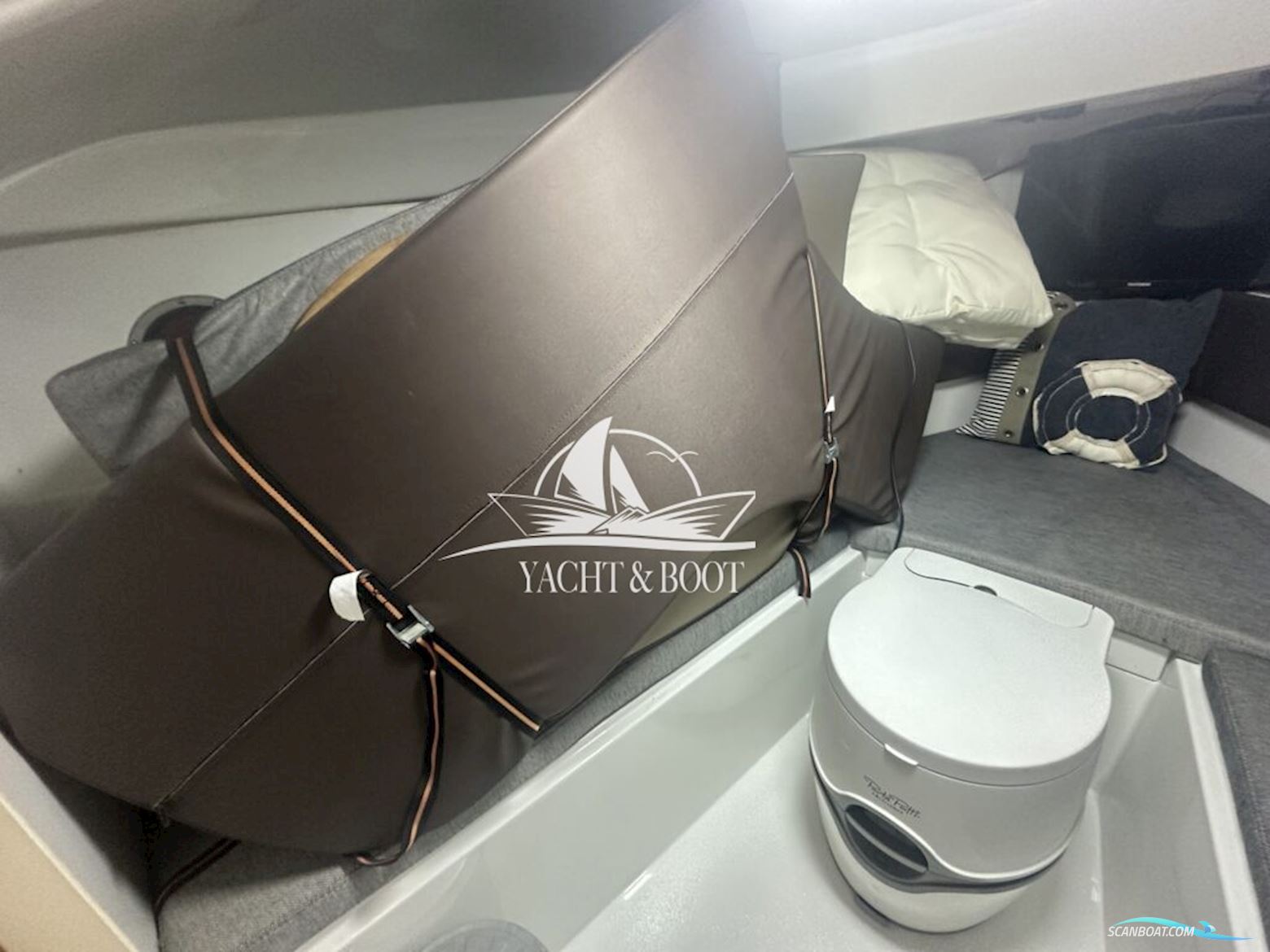 Oud Huijzer 700 Cabine