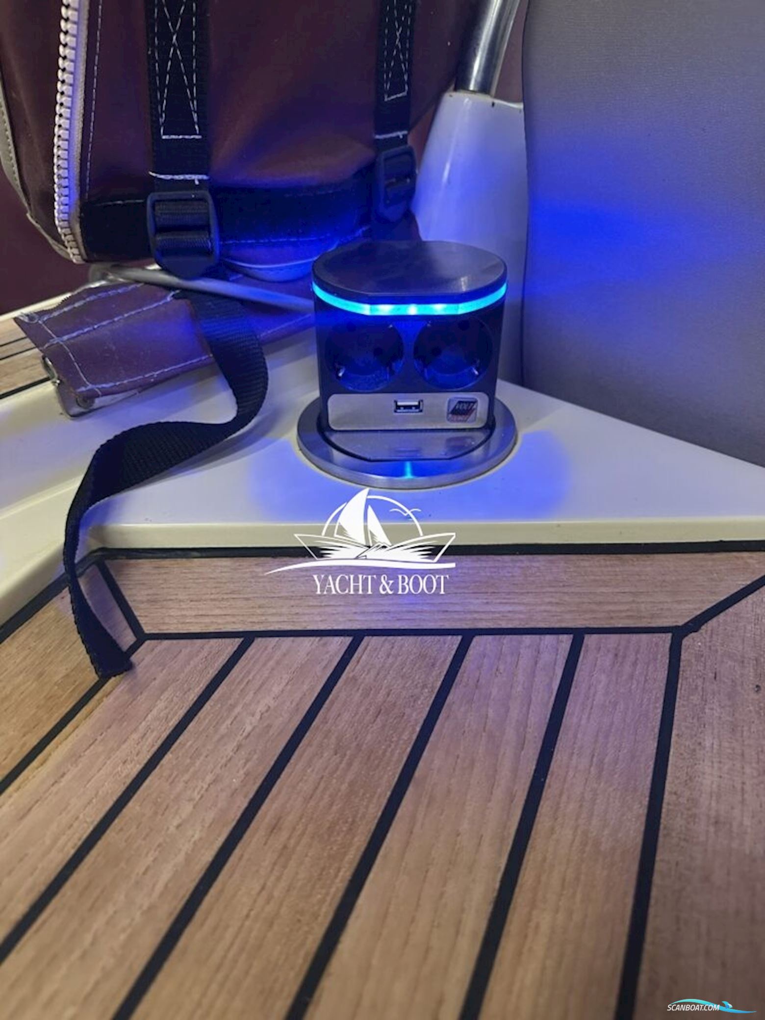 Oud Huijzer 700 Cabine