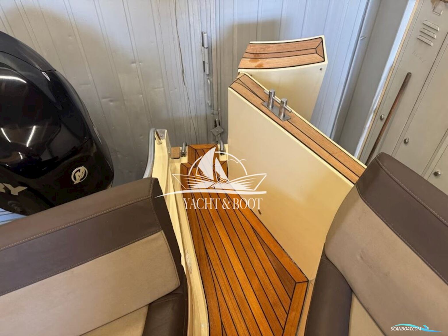 Oud Huijzer 700 Cabine