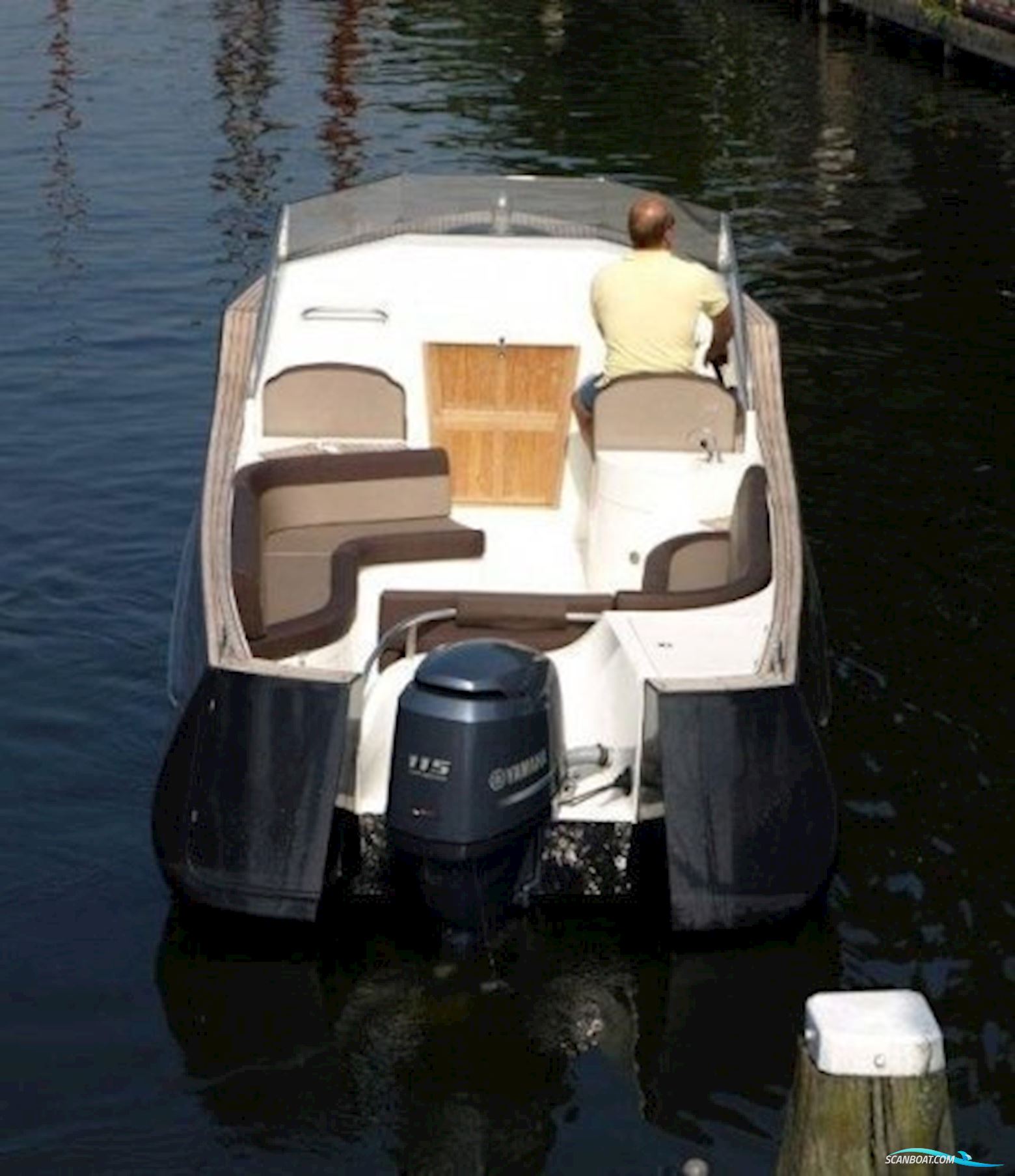 Oud Huijzer 700 Cabine