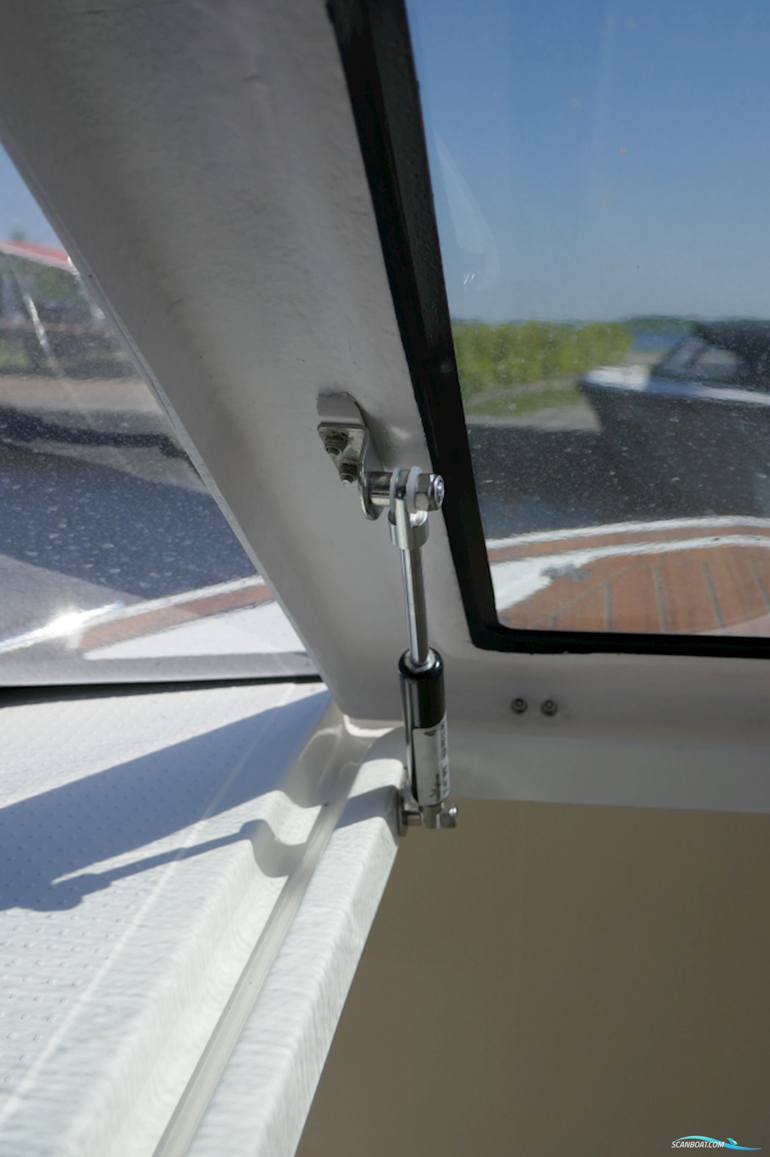 Oudhuijzer 740 TENDER met afsluitbare Cabine voor bv. toilet