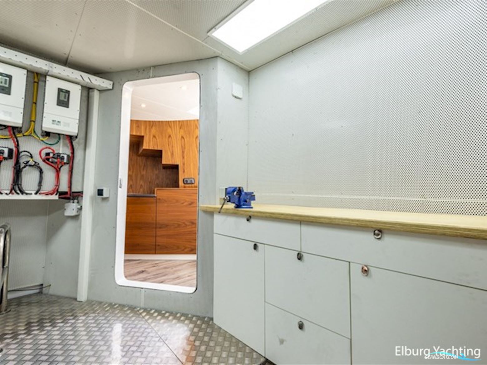 Pacific Pearl Fly 21.00  - CB  - Stabilizers