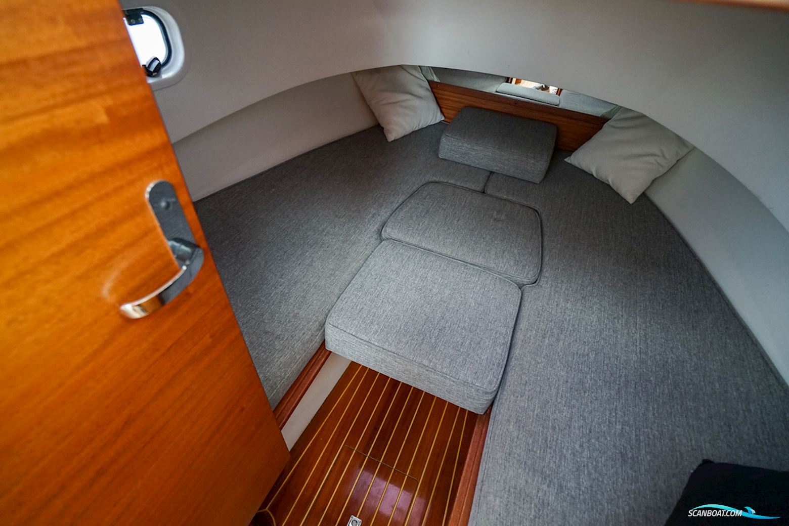 Paragon 25 Cabin