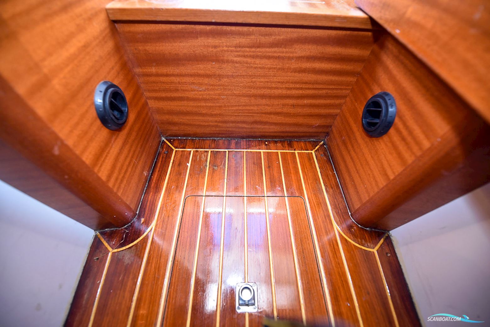 Paragon 25 Cabin