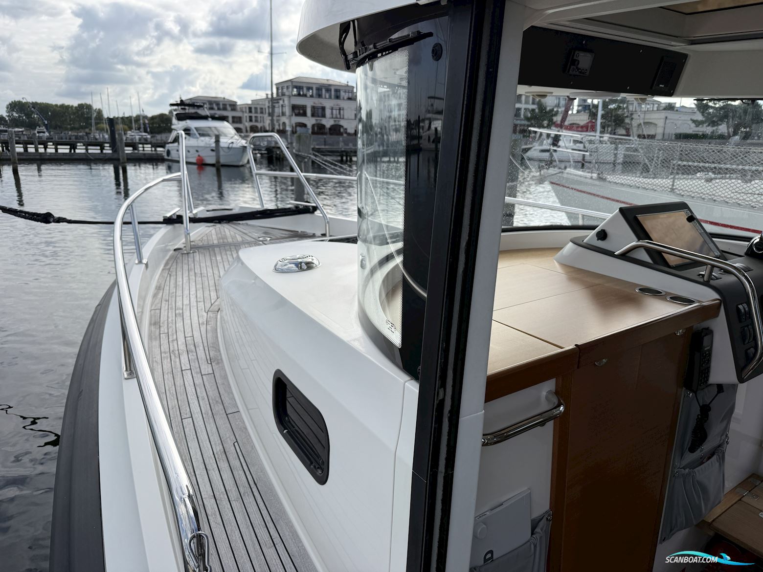 Paragon 31 Cabin