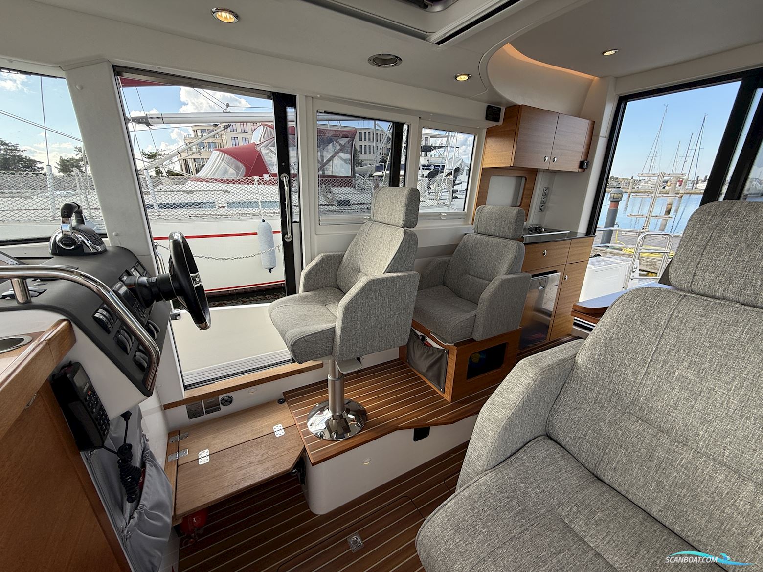Paragon 31 Cabin