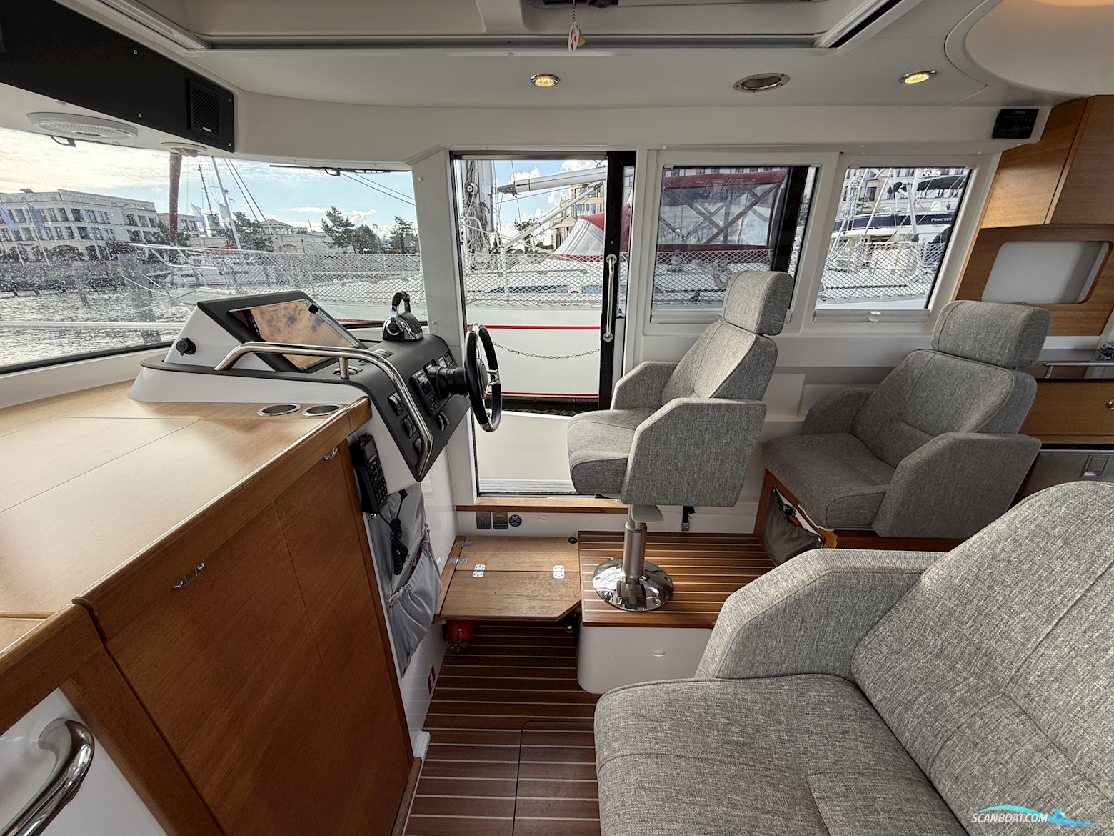 Paragon 31 Cabin