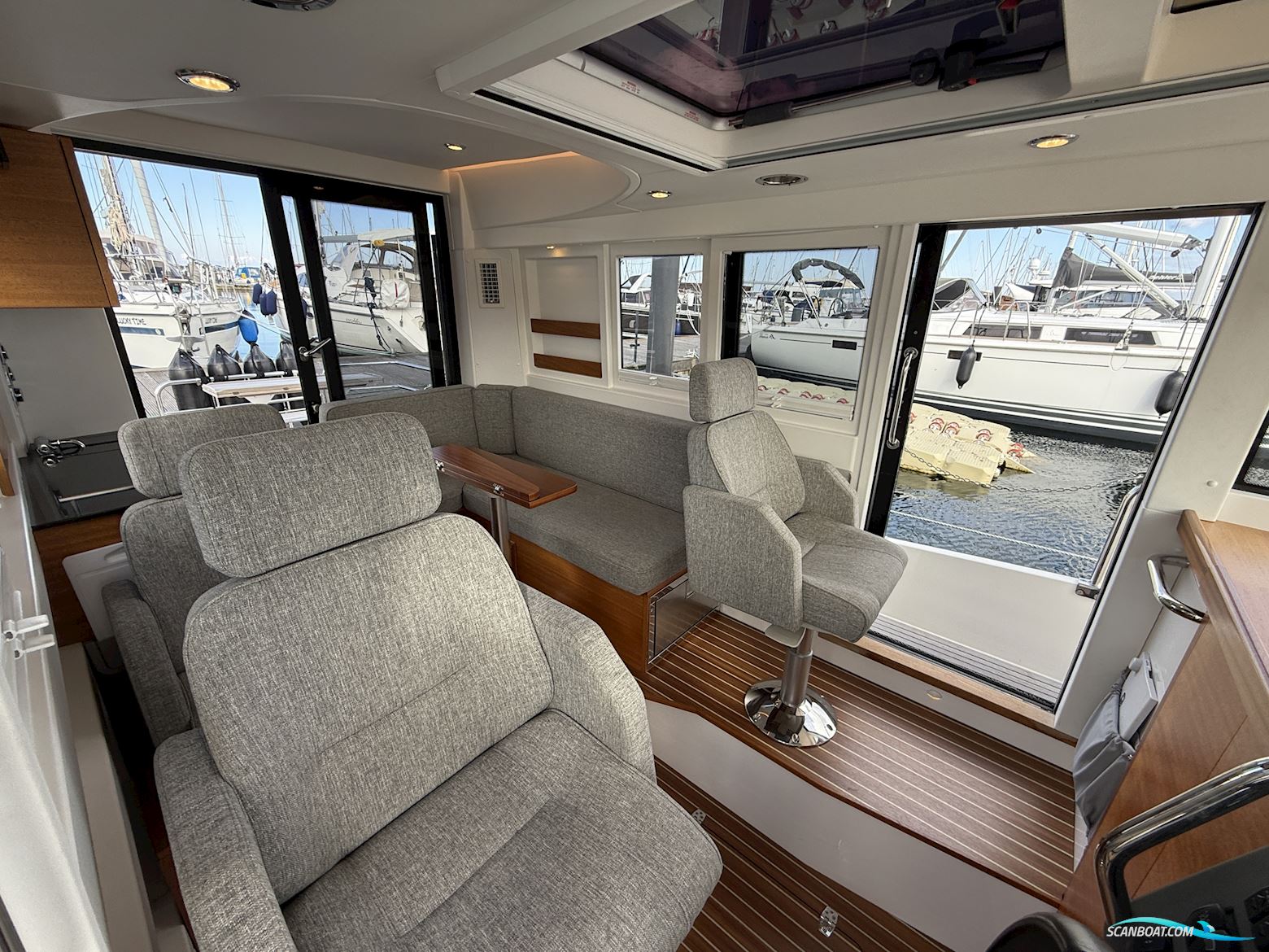 Paragon 31 Cabin