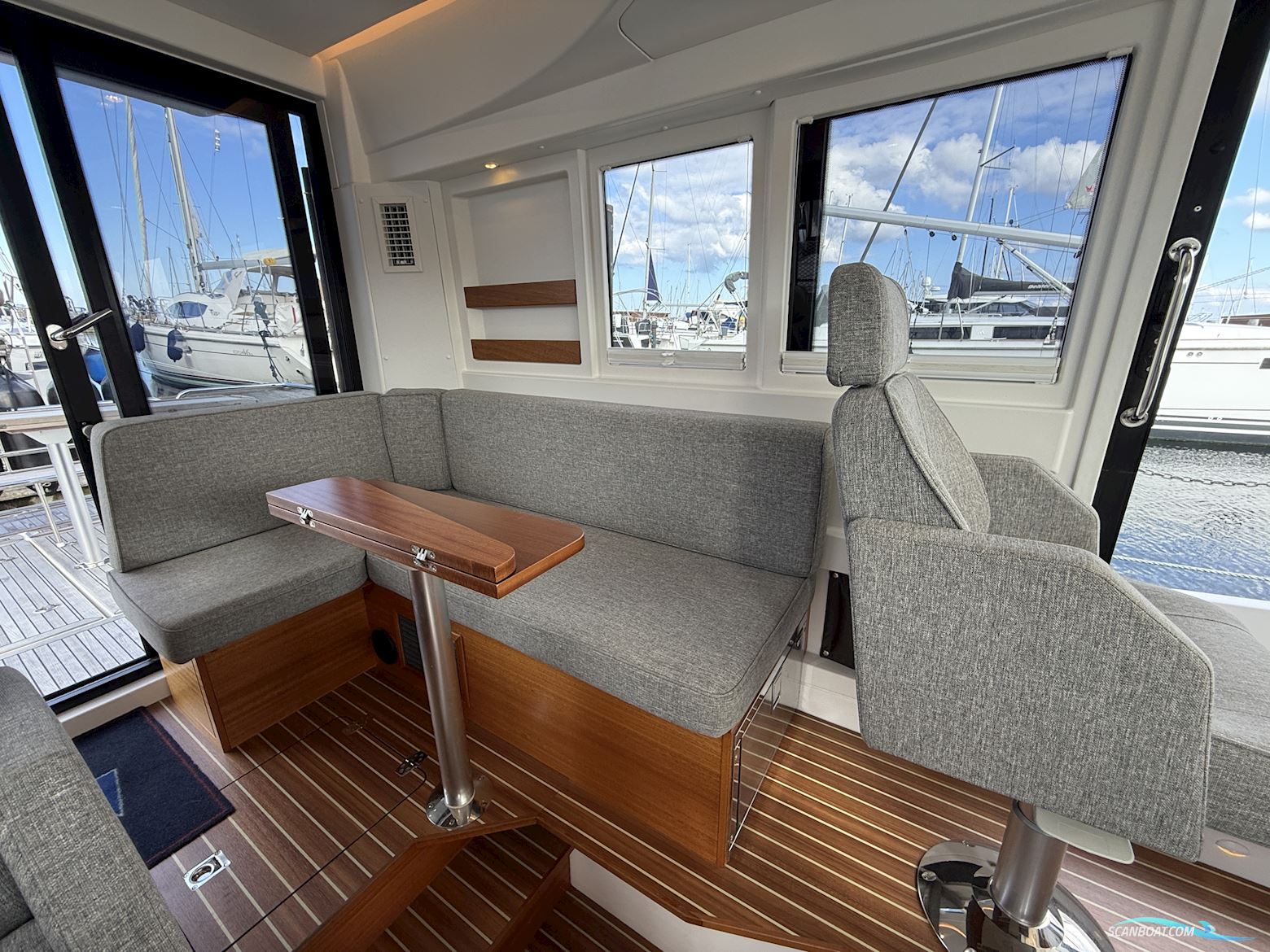 Paragon 31 Cabin
