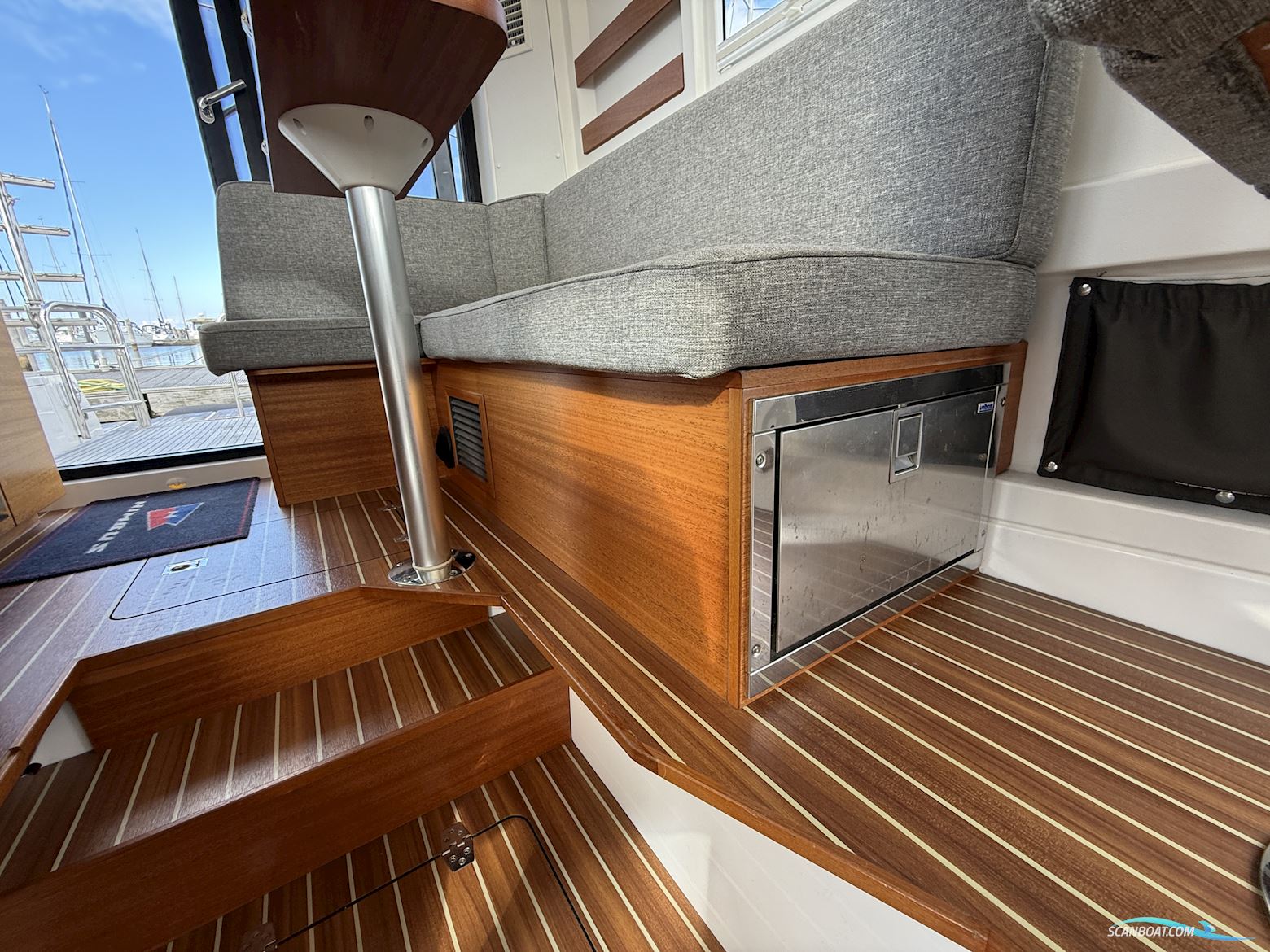 Paragon 31 Cabin
