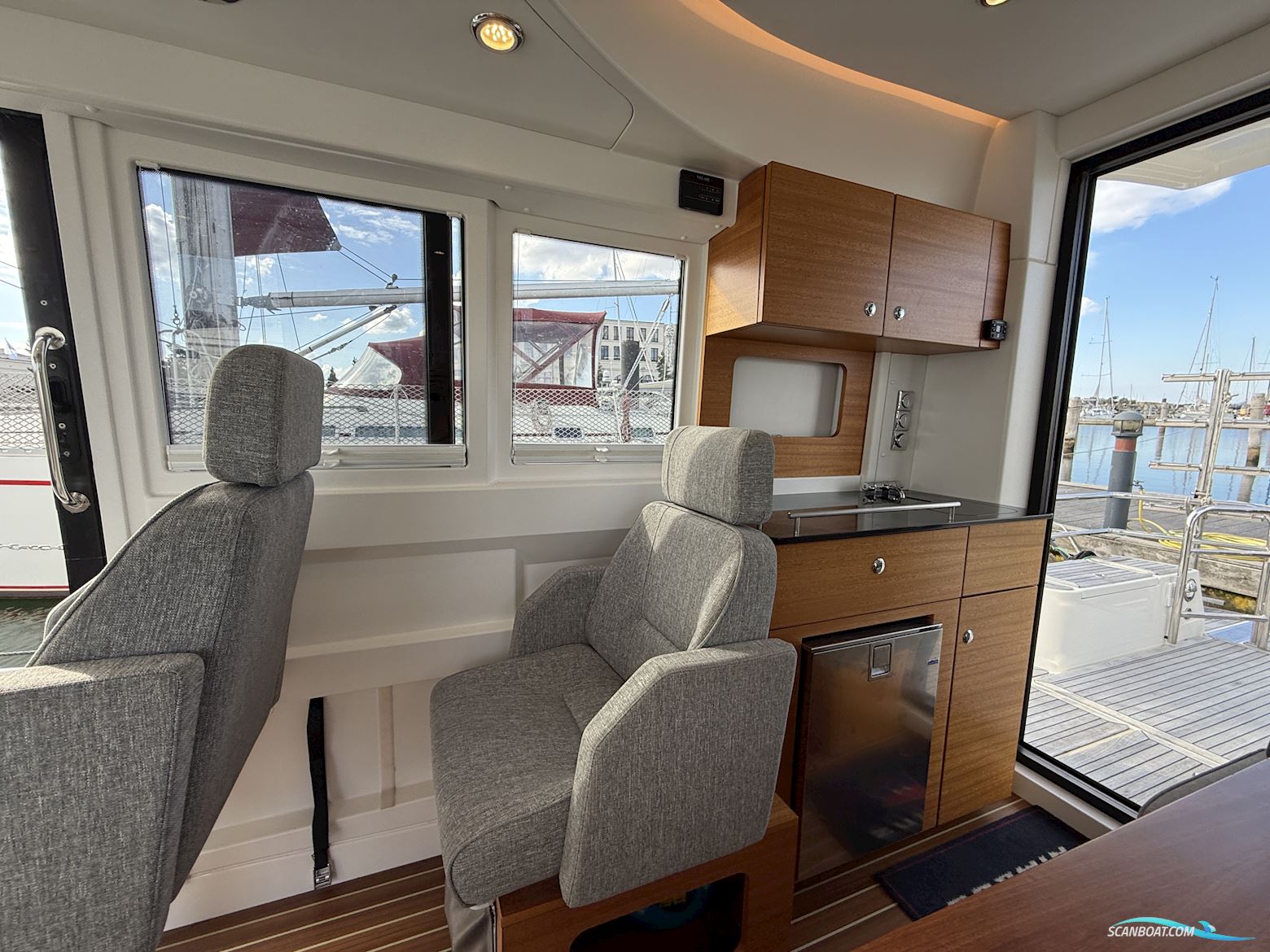 Paragon 31 Cabin