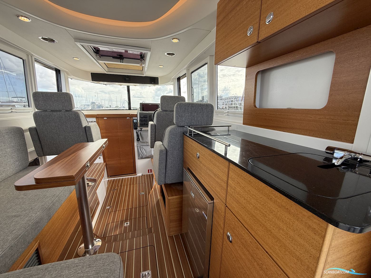 Paragon 31 Cabin