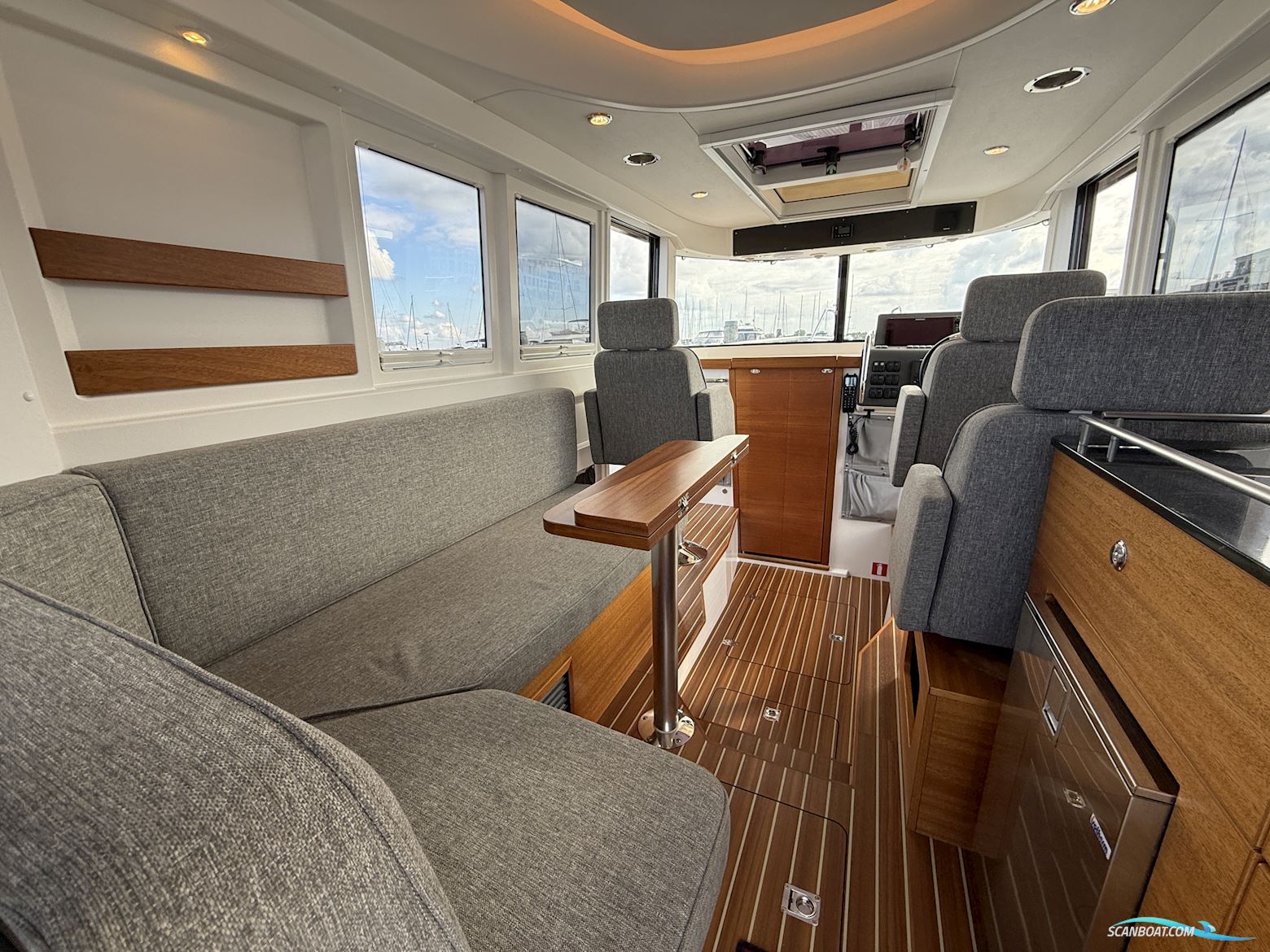 Paragon 31 Cabin