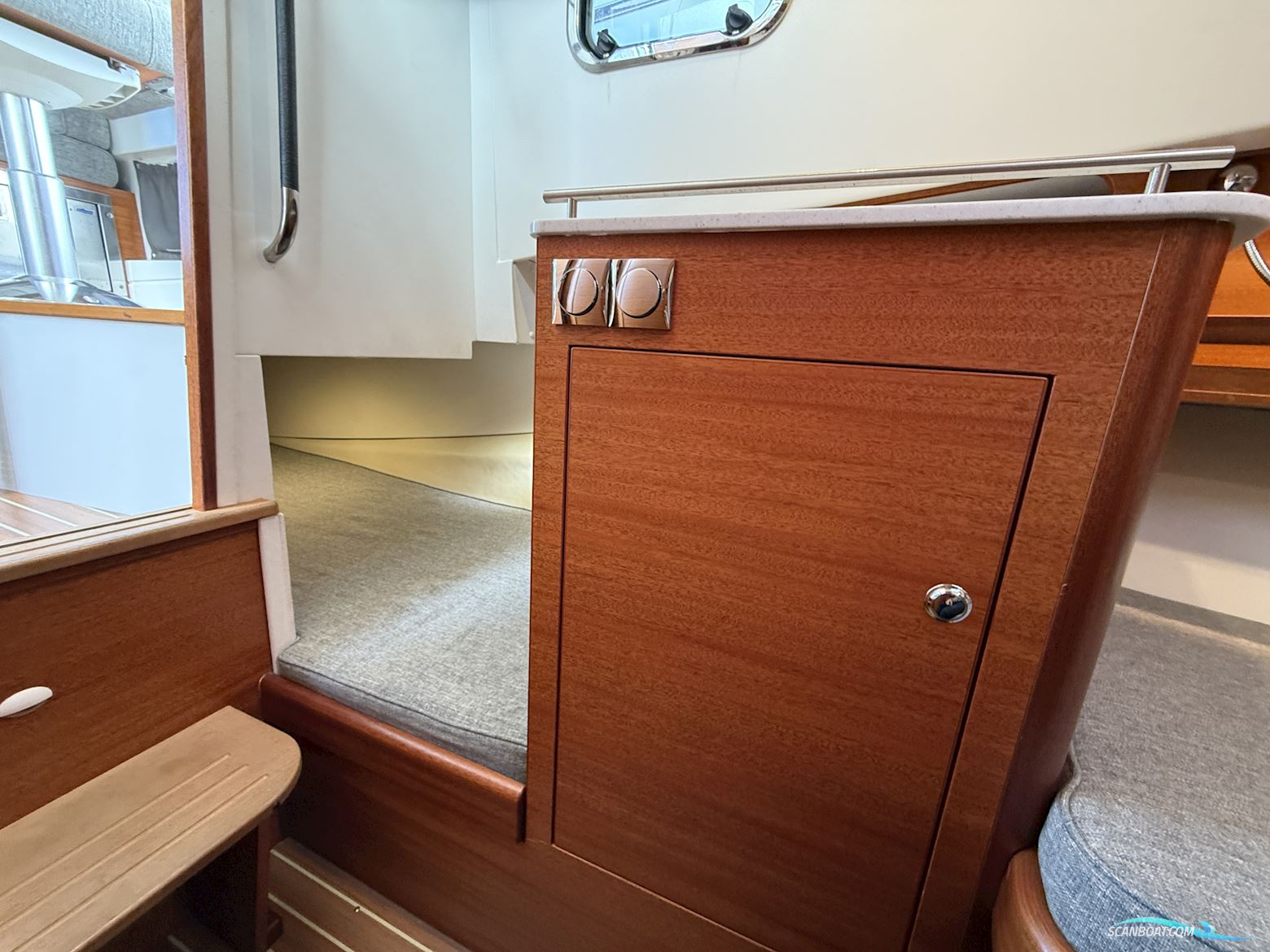 Paragon 31 Cabin