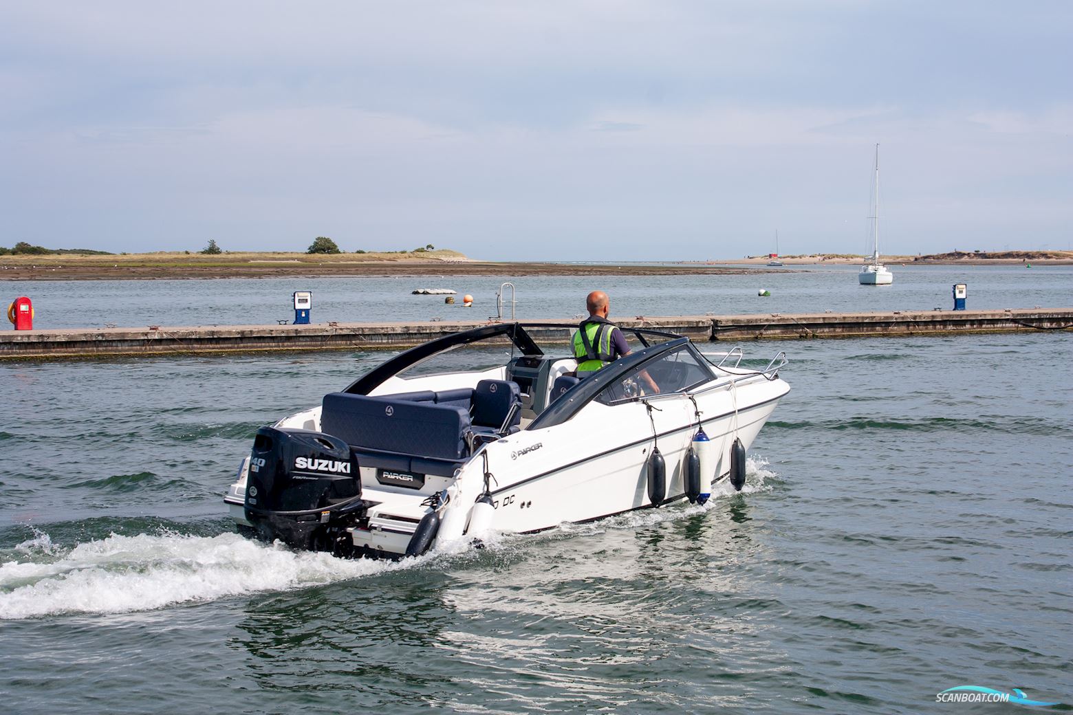 Parker 630 Day Cruiser