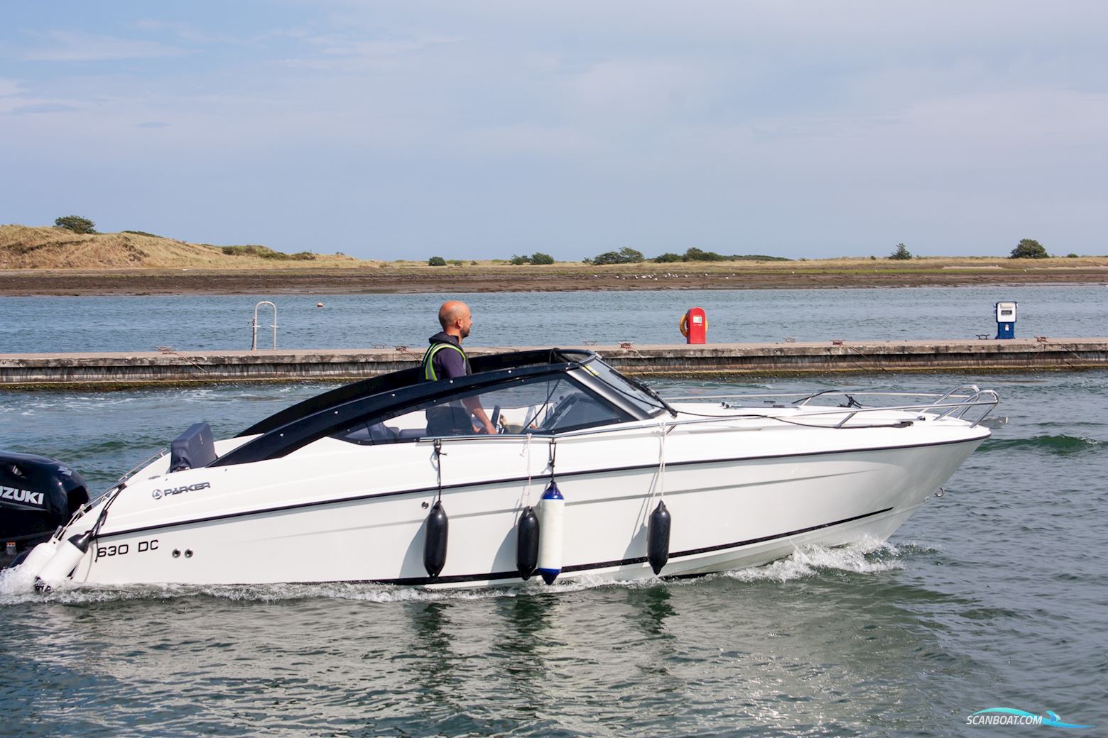 Parker 630 Day Cruiser