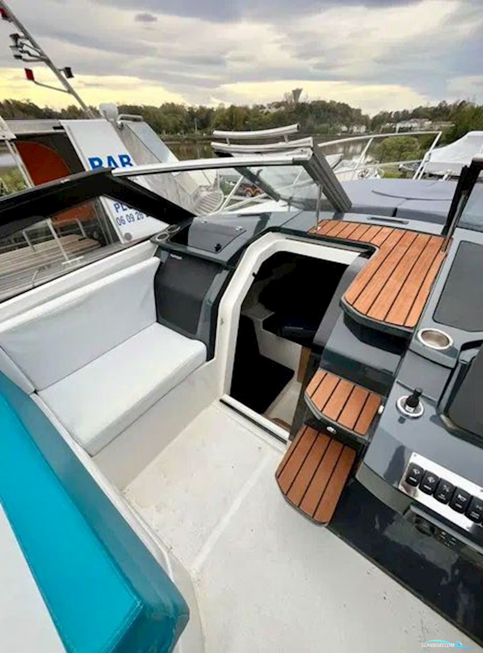 Parker 800 Cruiser